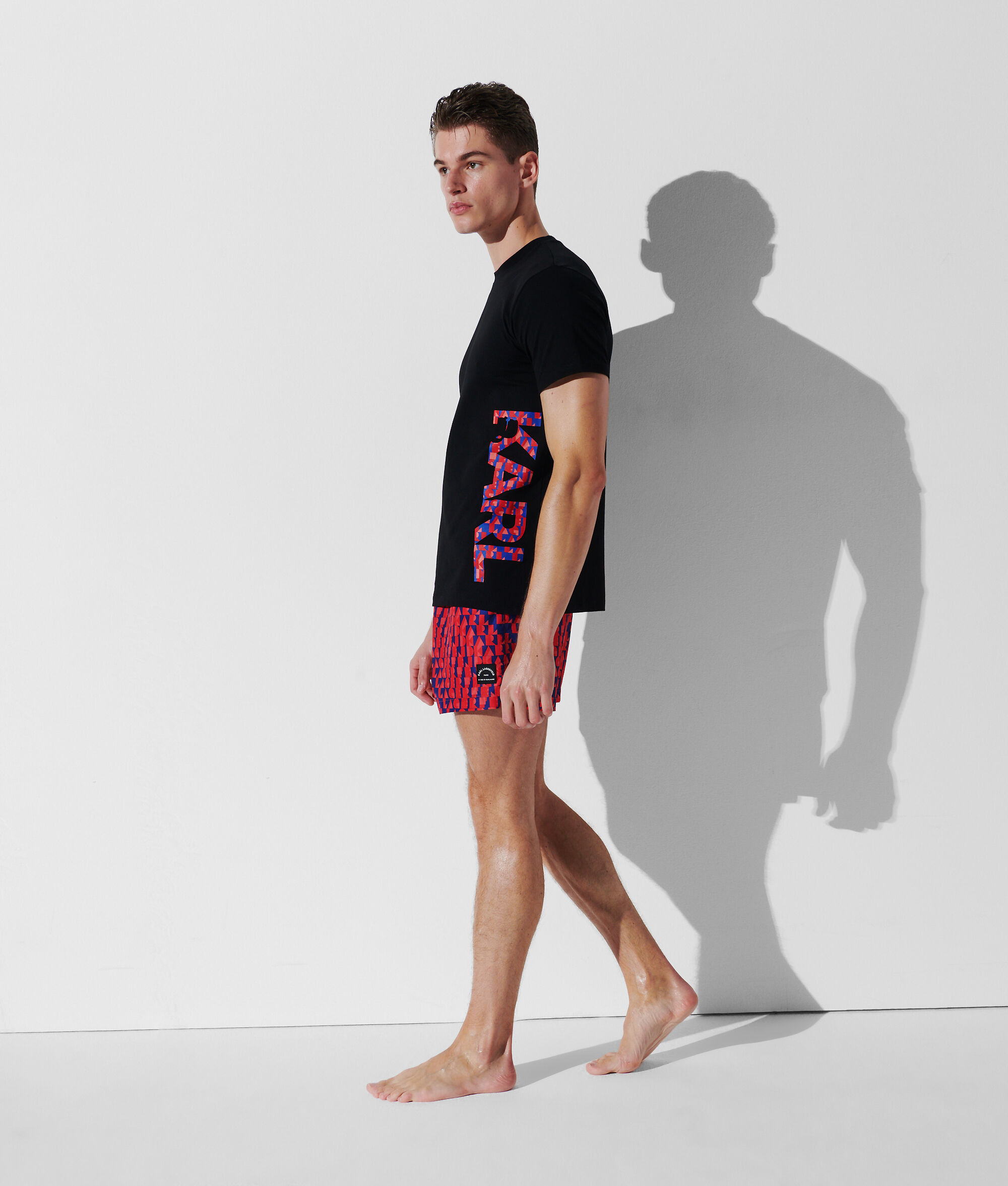 T-SHIRT AVEC LOGO ABSTRAIT
