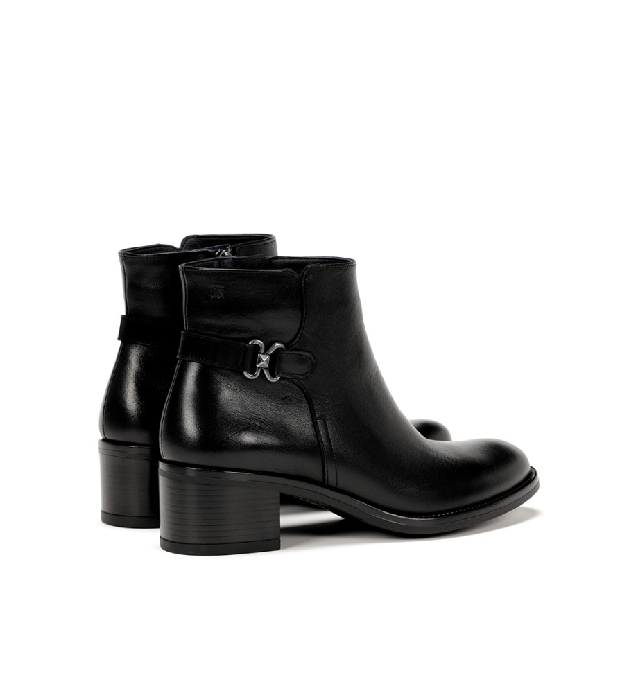 Botas de cano curto Dorking by Fluchos Chiara em couro preto - Salto de 5 cm -