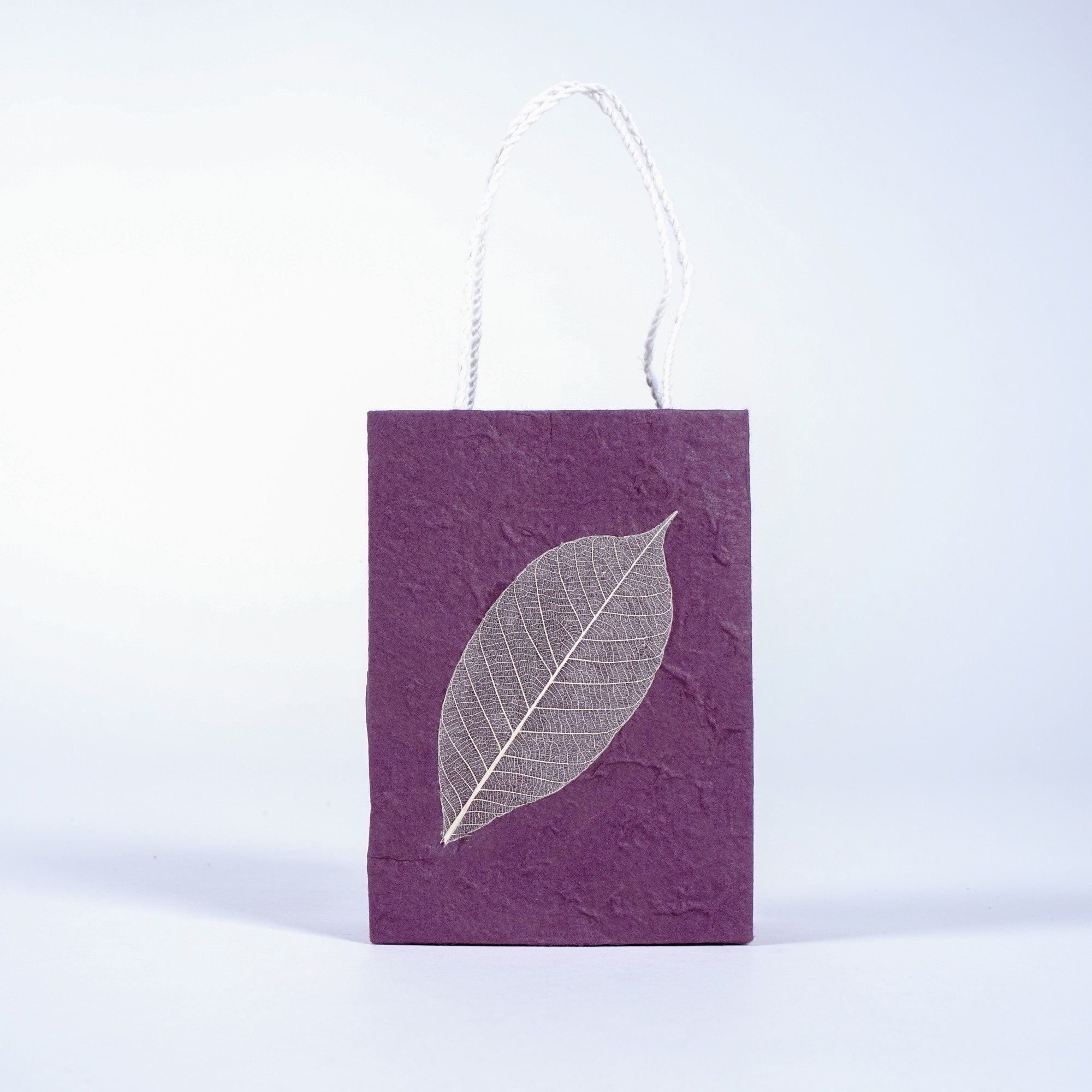 Tasche aus handgeschöpftem Papier, violett, L 11,5 cm, B 5 cm, H 16 cm günstig bestellen