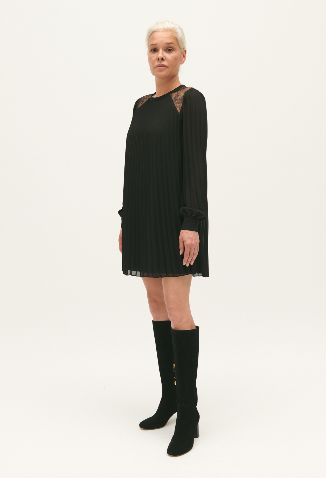 Robe courte plissee noire