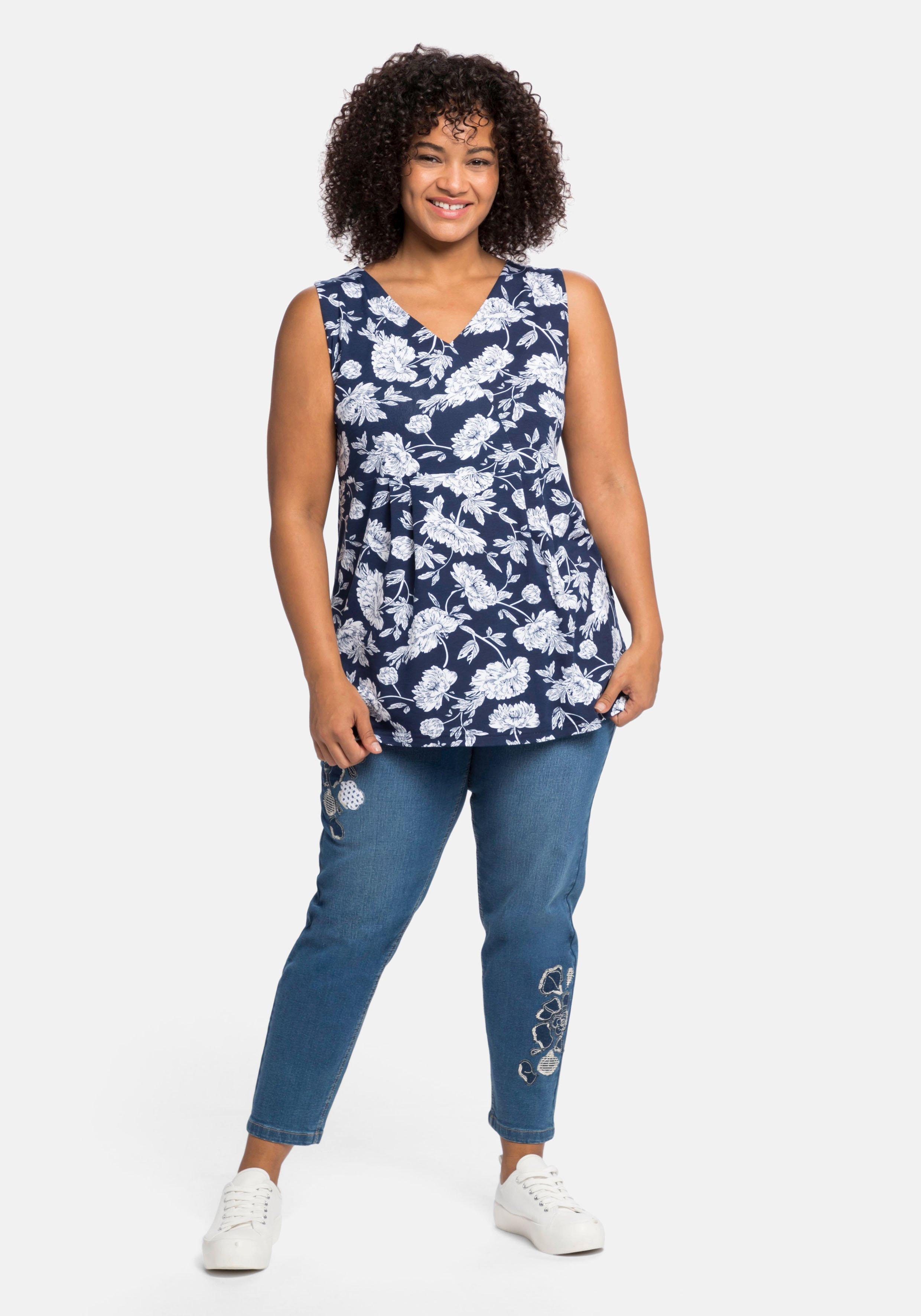 Longtop mit Blumendruck und Spitze im Rücken