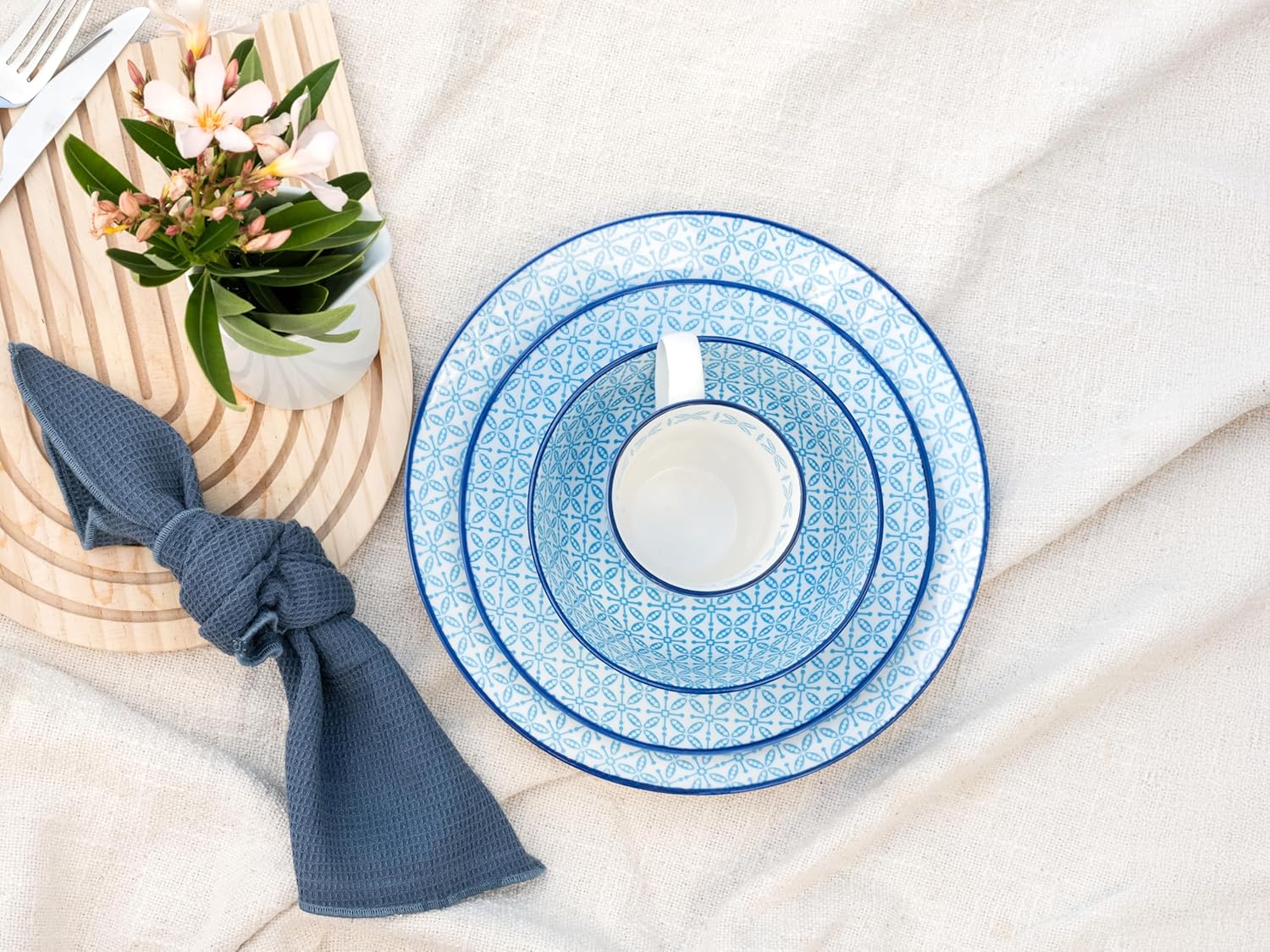 CreaTable, 24760, Serie Mediterran Blau, 16-teiliges Geschirrset für 4 Personen, Kombiservice aus Steinzeug, spülmaschinen- und mikrowellengeeignet, Qualitätsproduktion