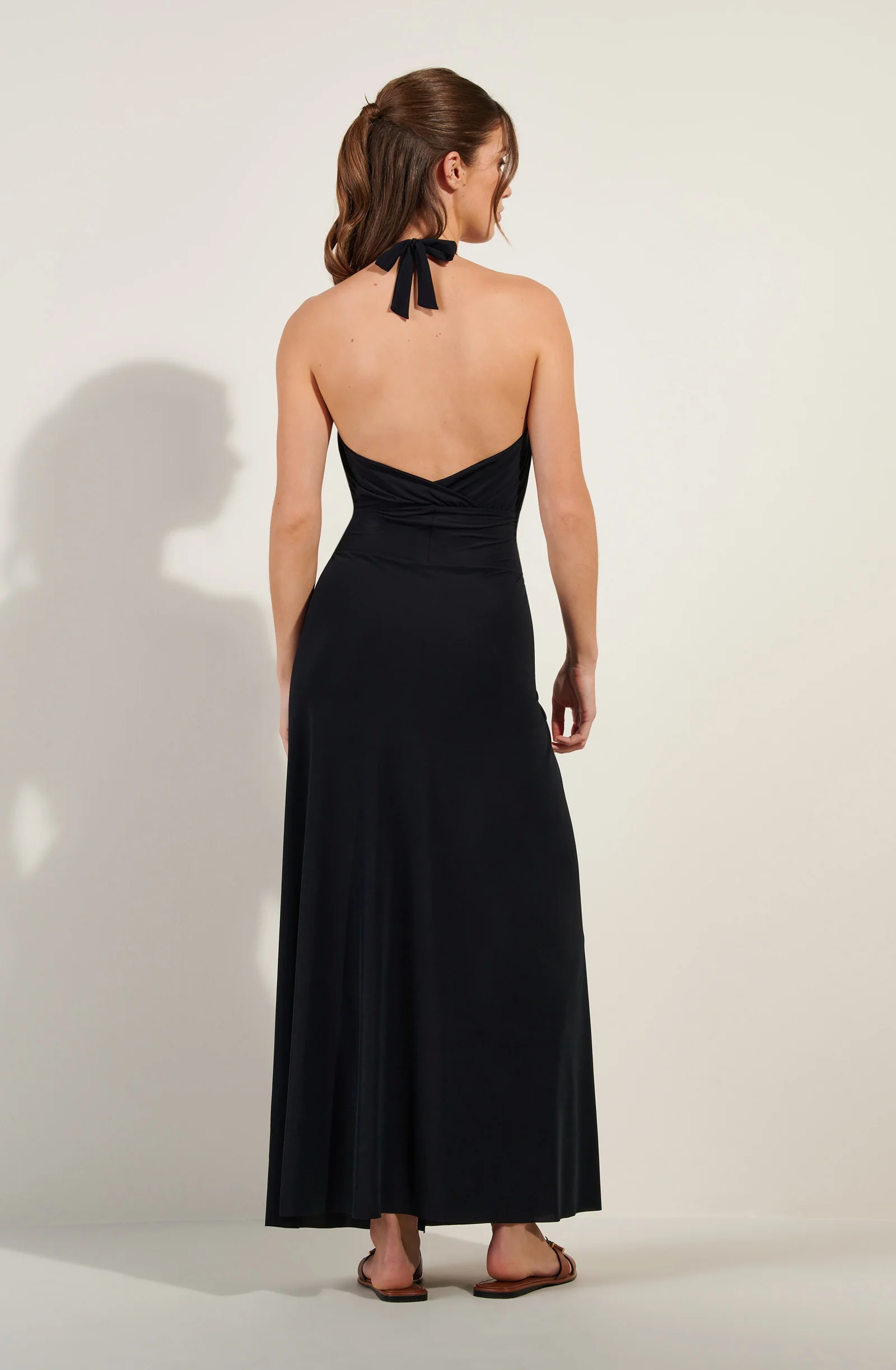 rona Longue robe portefeuille noire dos nu Noir