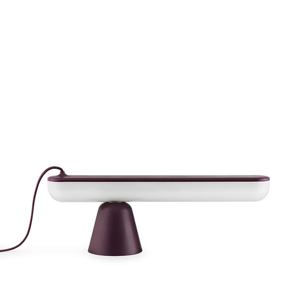 Normann Copenhagen  Acrobat bordlampe - Aubergine