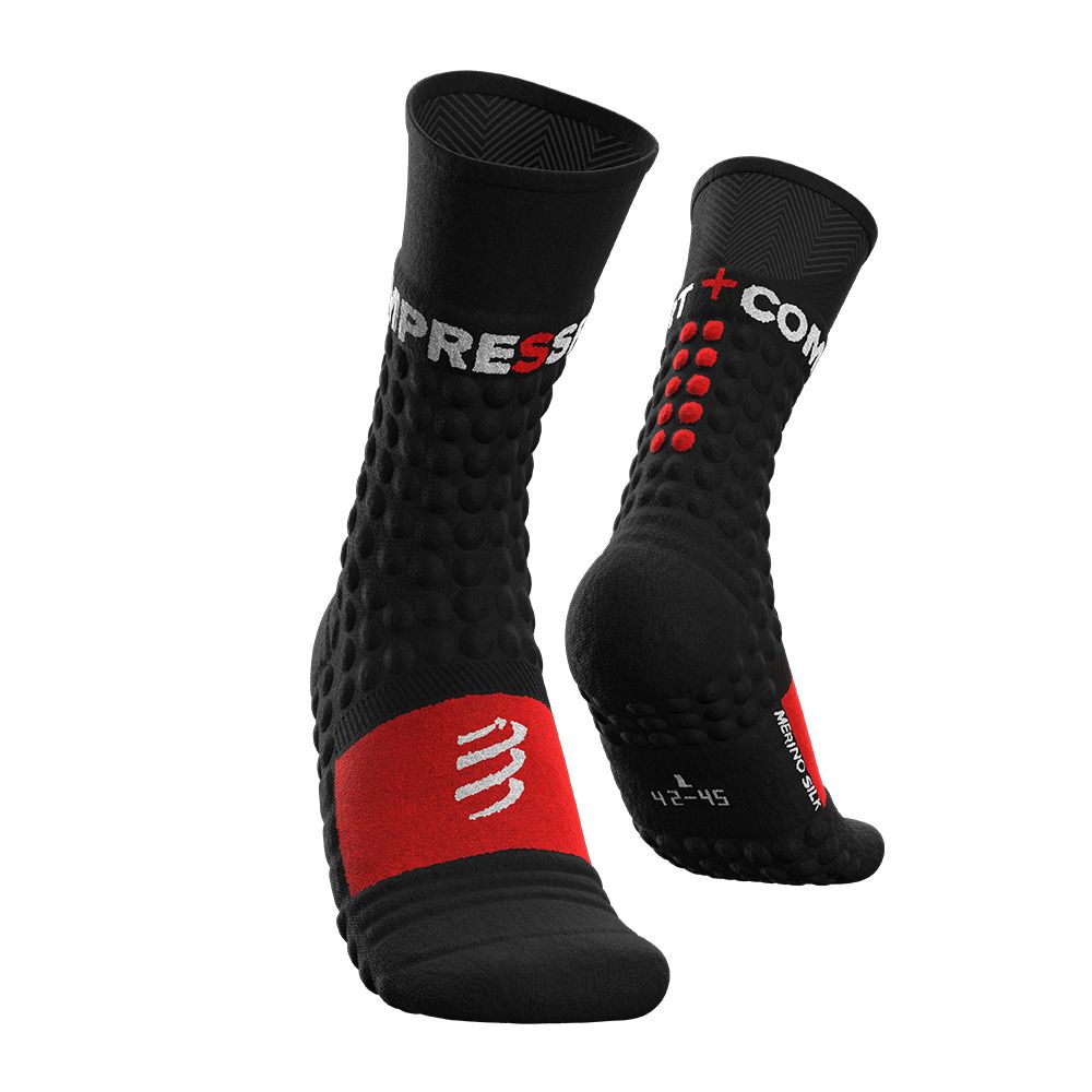 Compressport PRO RACING WINTER RUN - Chaussettes black/red