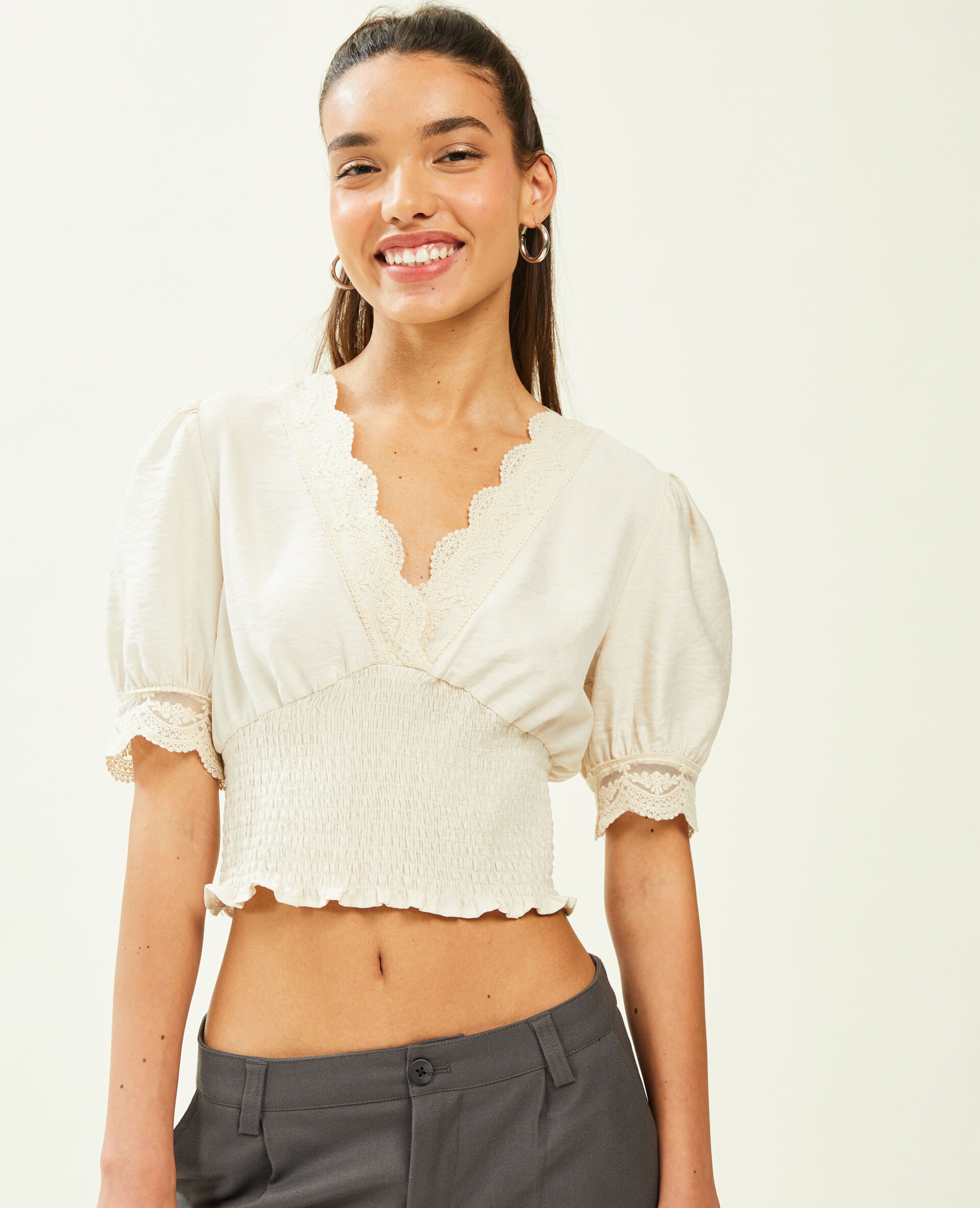 Top à bord brodés - Beige