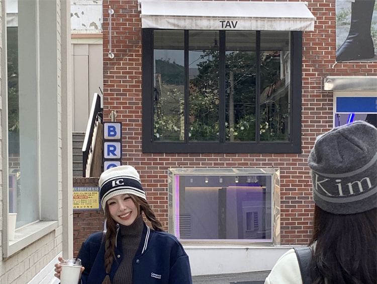 Ashlee - Baseballjack met letters en knopen