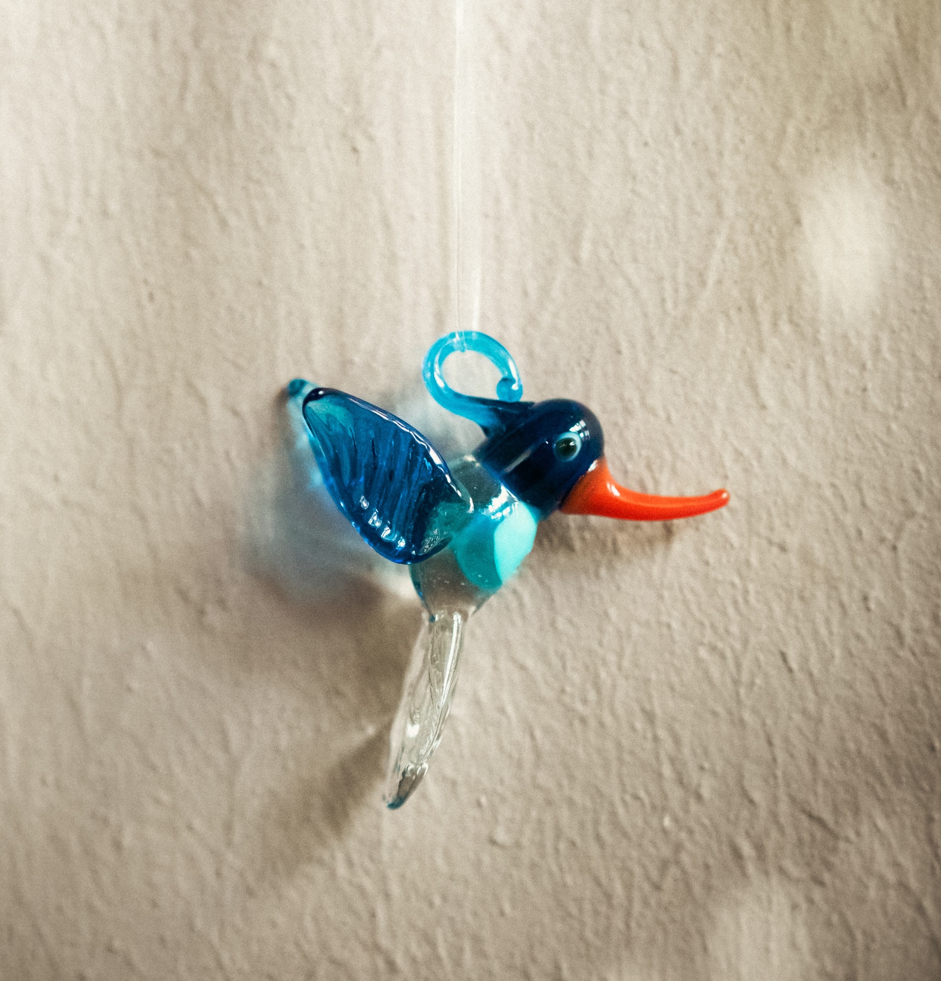 Glasfigur 'Kolibri' hängend, multicolor, H 6 cm, B 6 cm, L 3 cm von fischer's lagerhaus