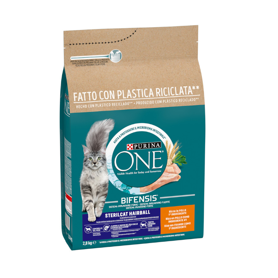 Uma ração Sterilcat para gatos com sabor de frango e bolas de pelo.
