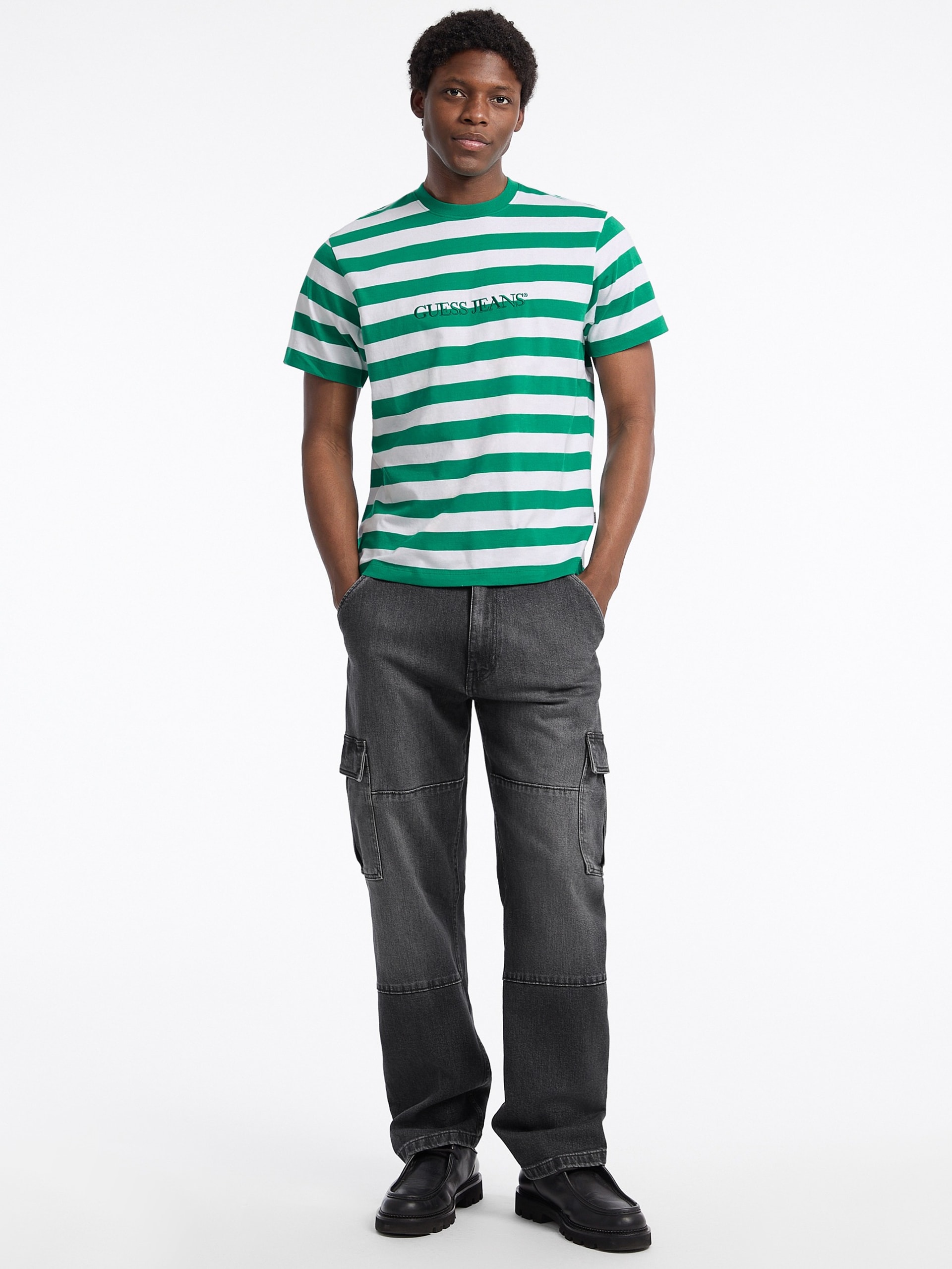 Camiseta com logo listrado