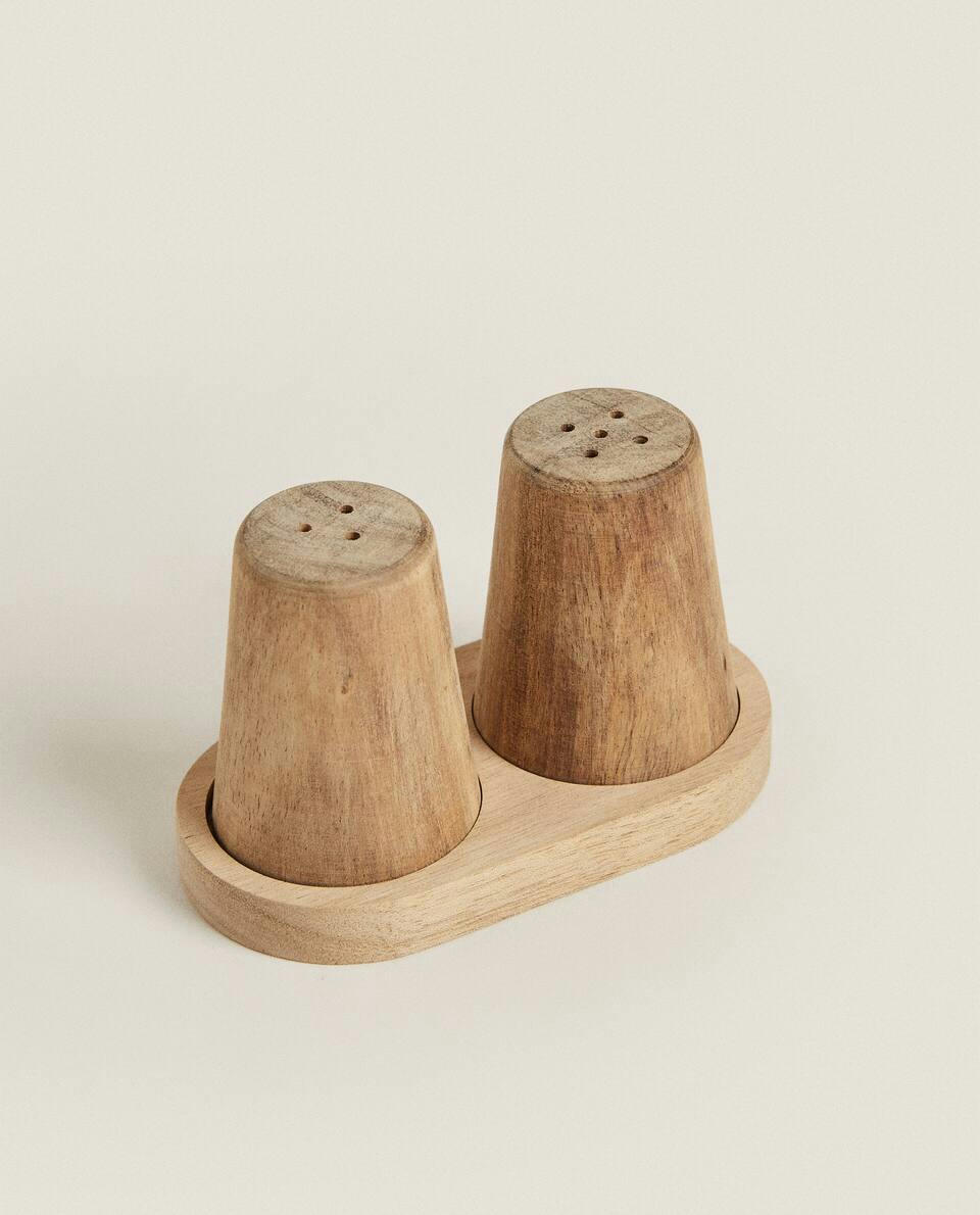 Conjunto de saleiro e pimenteiro de madeira