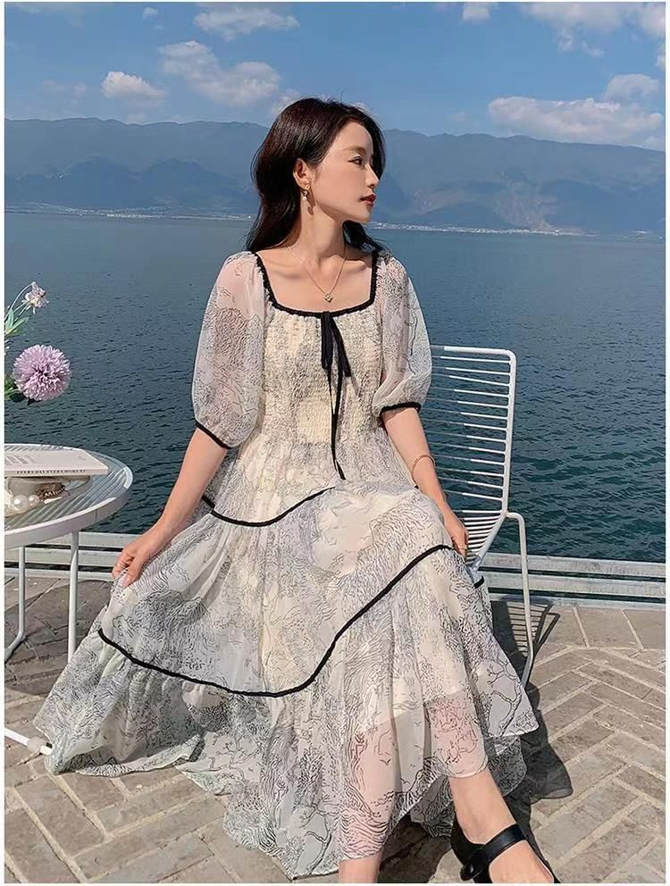 Lucuna - Chiffon midi-A-lijnjurk met korte mouwen en vierkante hals