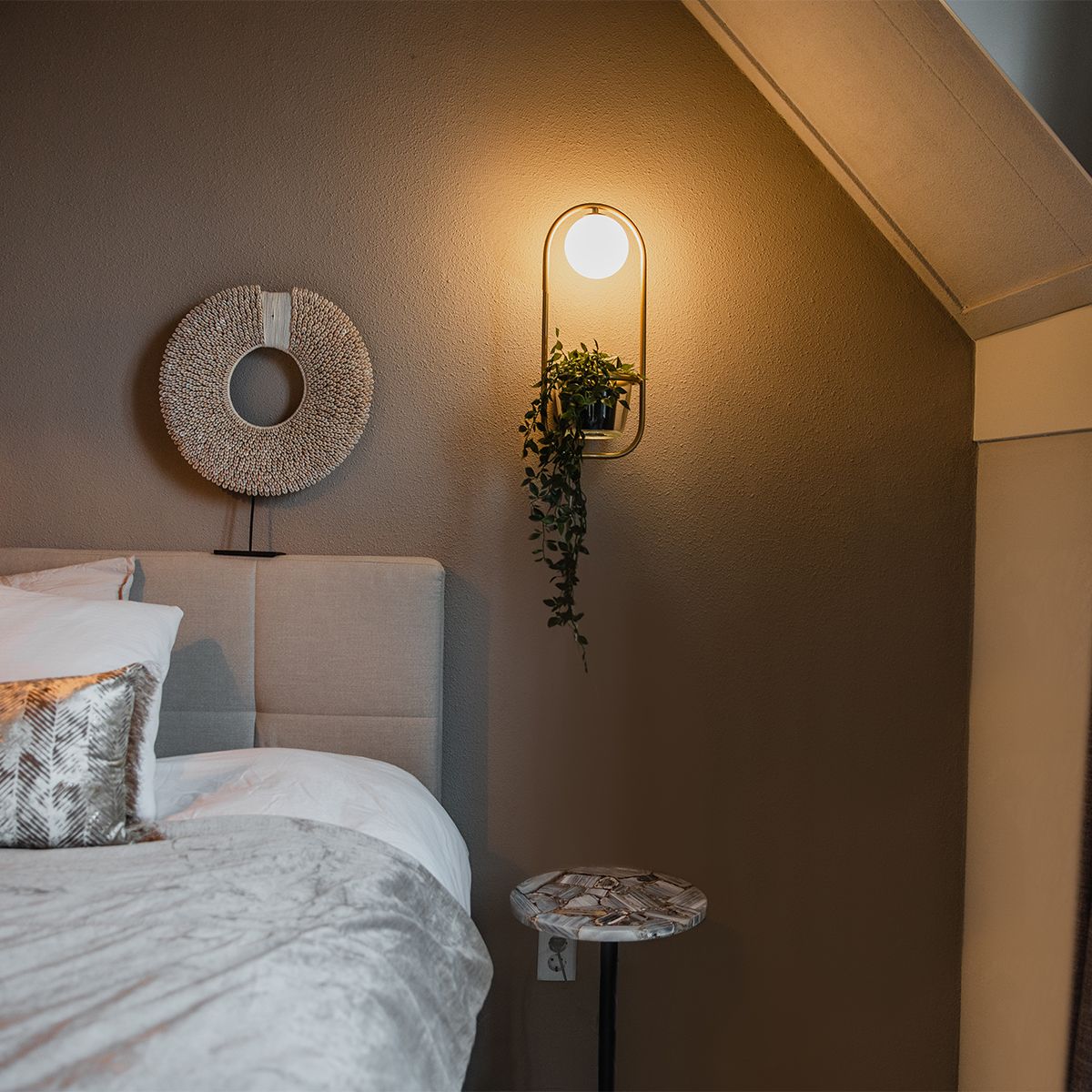 Art deco wandlamp goud met wit glas - Isabella