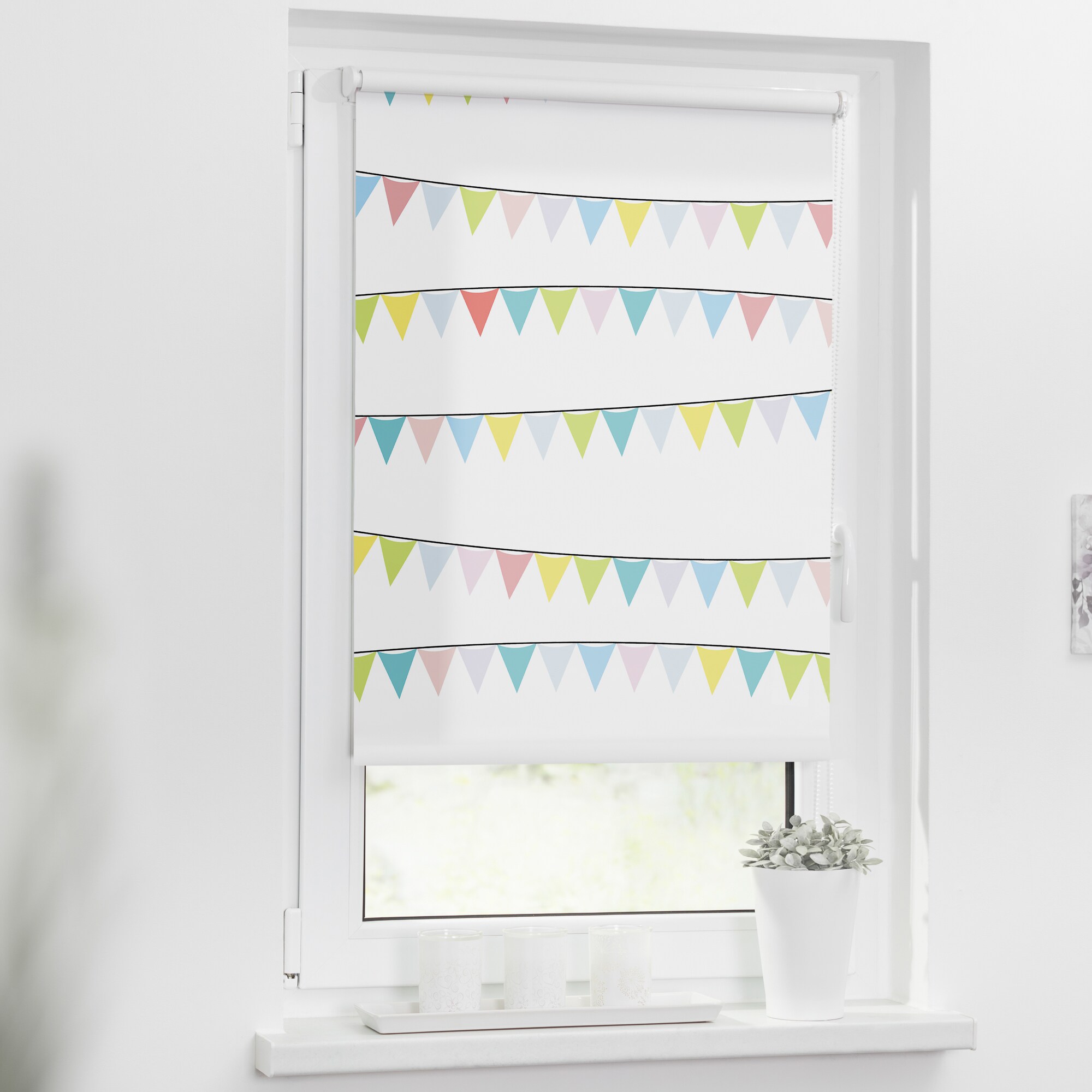Lichtblick Rollo Klemmfix, ohne Bohren, blickdicht, Wimpelkette - Bunt