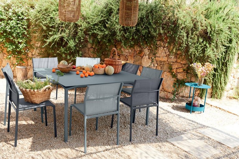 Fermob Calvi tuintafel 140x140 Clay Grey
