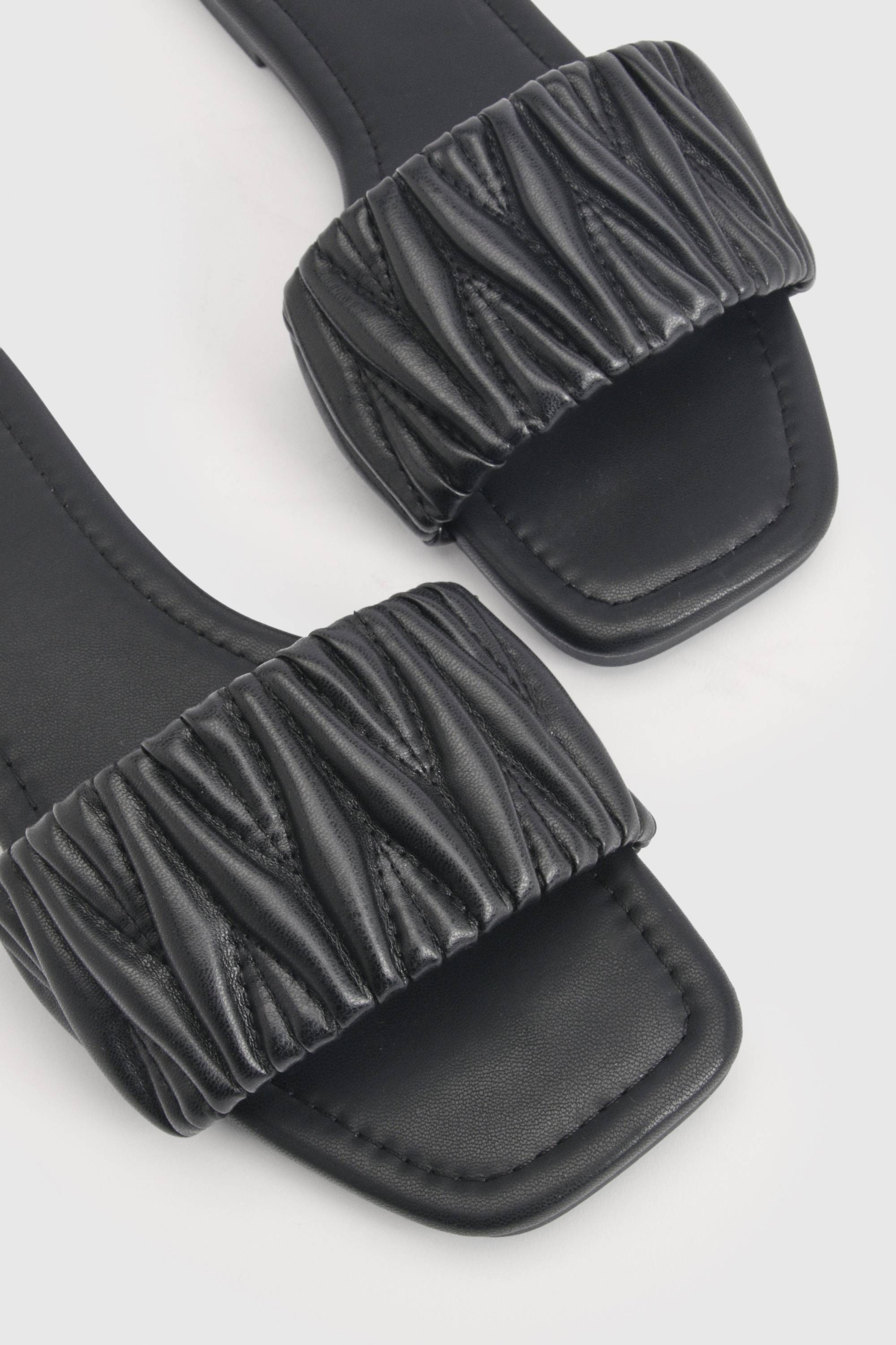boohoo Mules À Bout Carré Matelassées Avec Détails Texturés