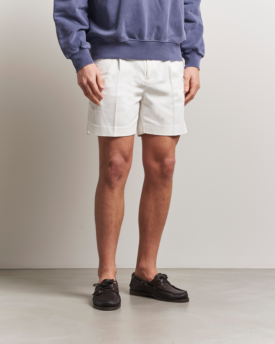GANT 240 Mulberry Street Regular Fit Dressed Cotton Twill Shorts Eggshell