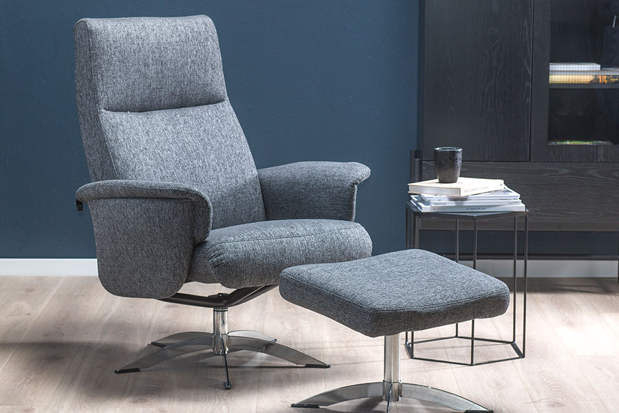 Napoli lenestol Tekstil Coast 2574 graphite og space sokkel i krom.