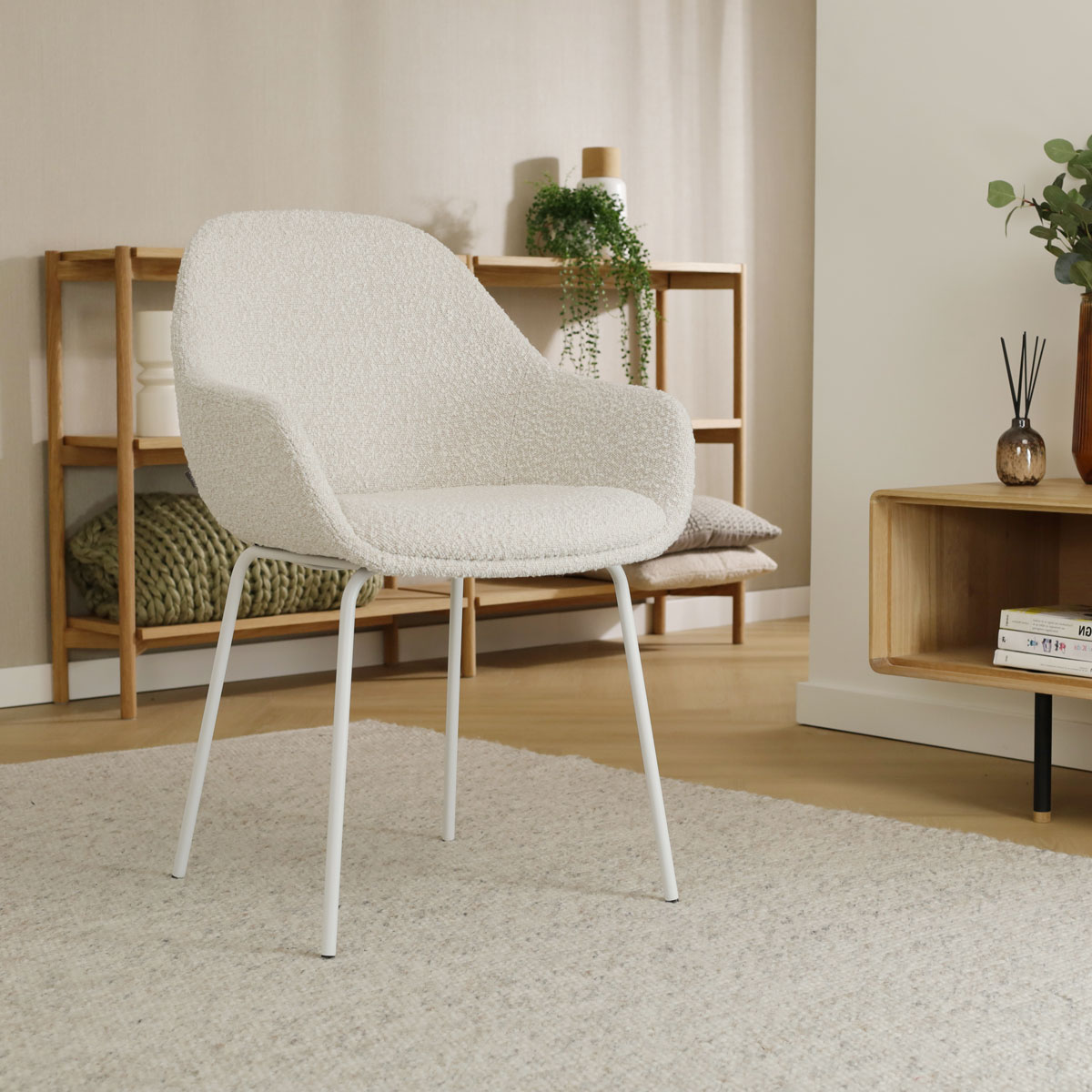 Eetkamerstoel Nora-Mae bouclé beige - wit - set van 2