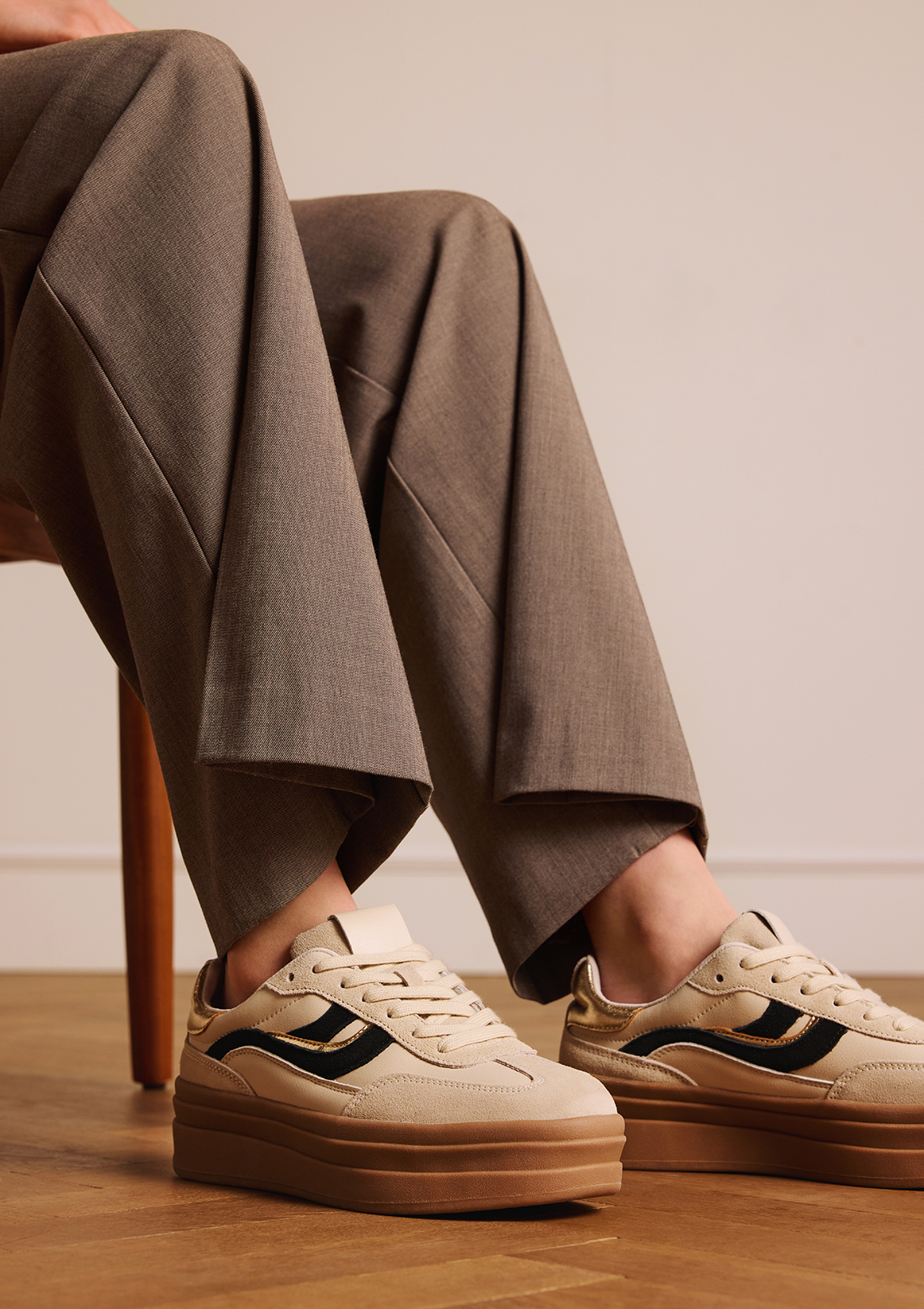 Beige leren sneakers met suède details