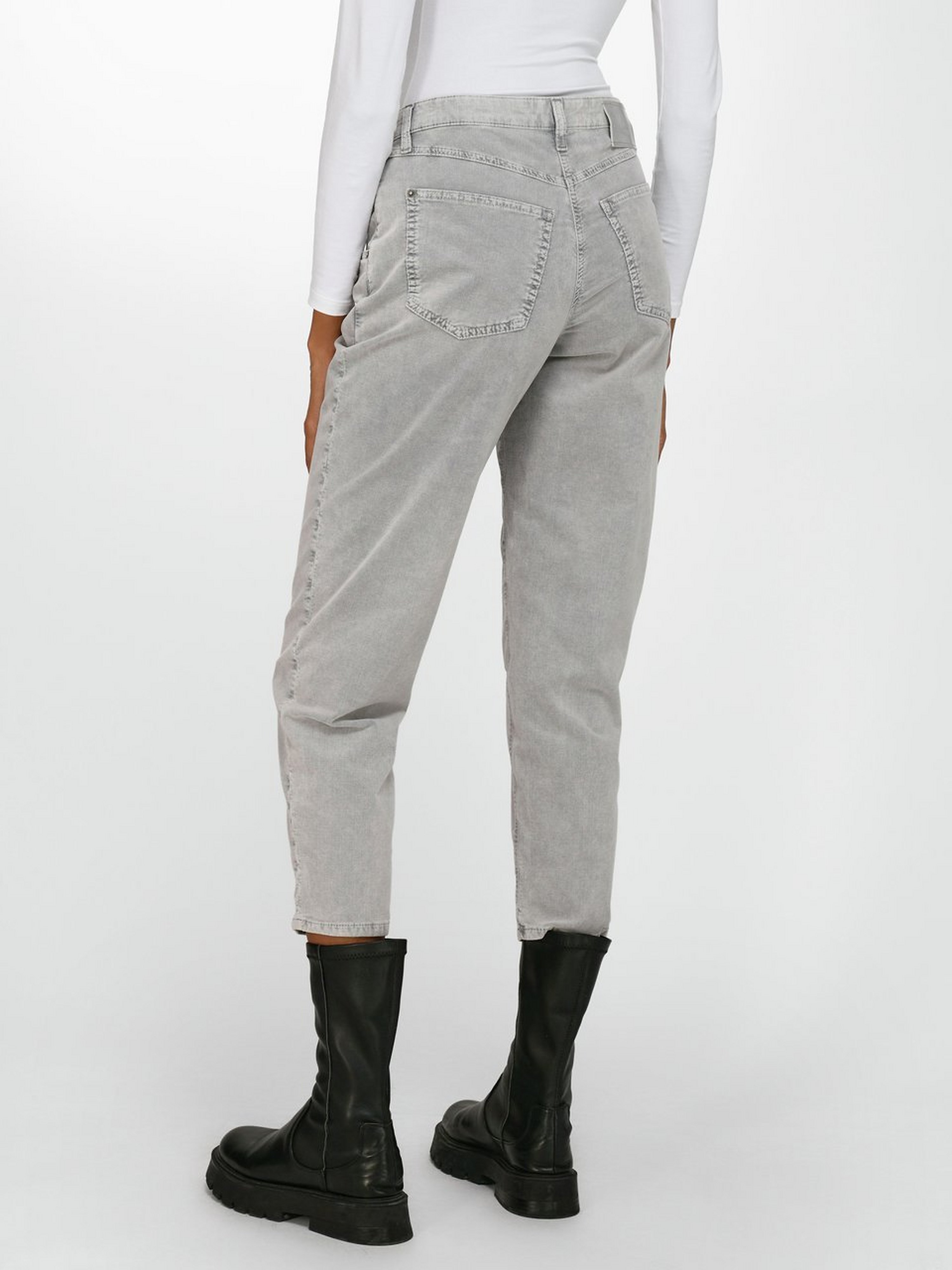 Feminine Fit-Cordhose