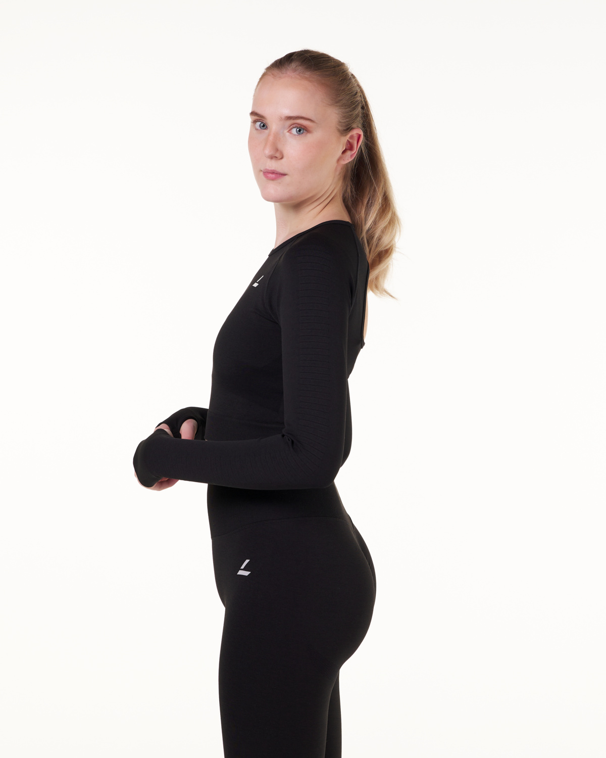 LEVITY Solar Seamless Cropped LS Black