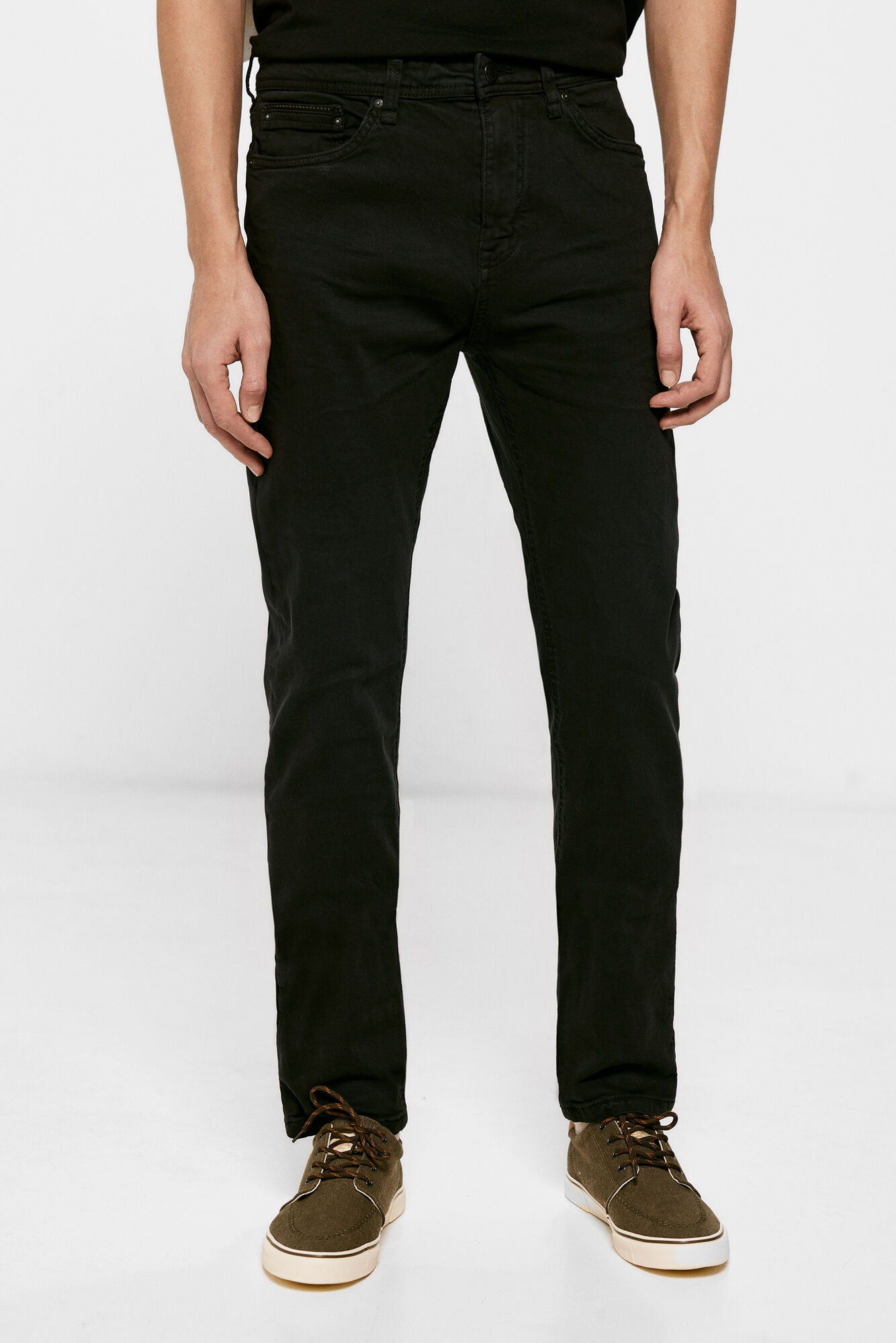Calça de cinco bolsos com lavagem slim-fit