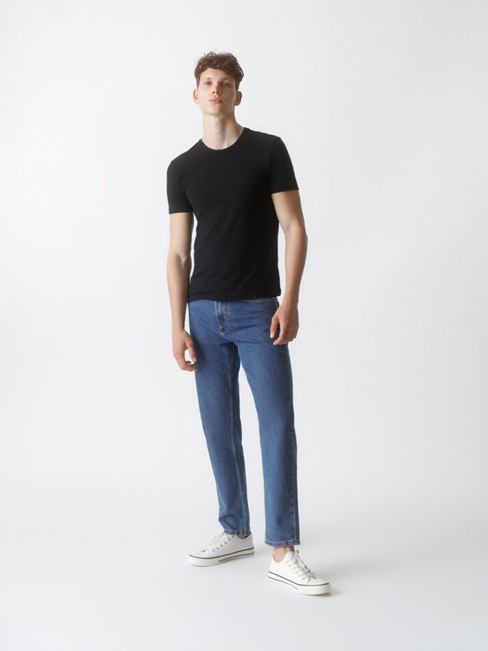 Camiseta básica slim fit - Preta