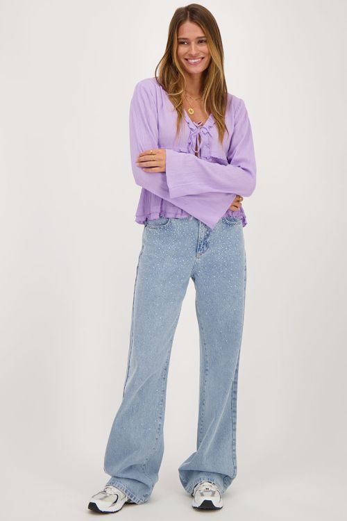 Lila top met koordjes en flared mouwen