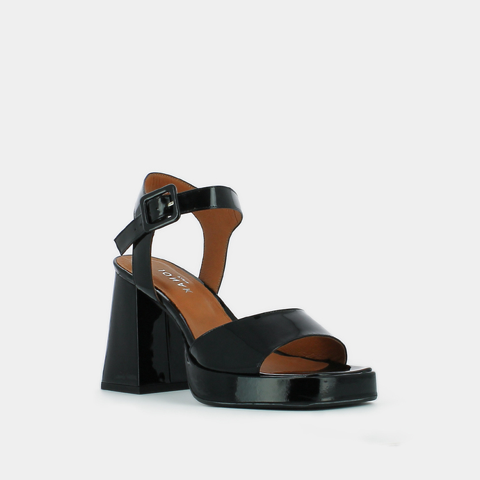 Sandales à brides et plateformes  en vernis noir