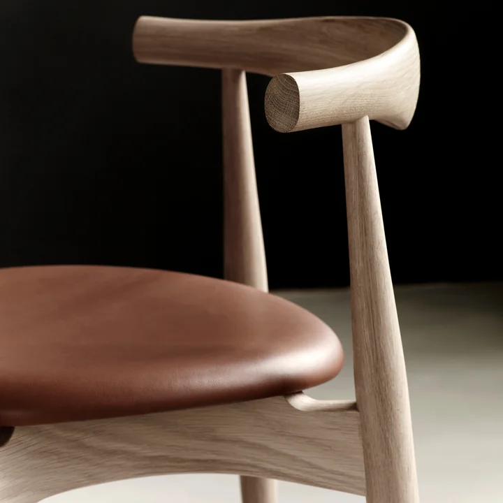 Carl Hansen - CH20 Elbow Chair, Eiche geseift / Leder (Thor 325)