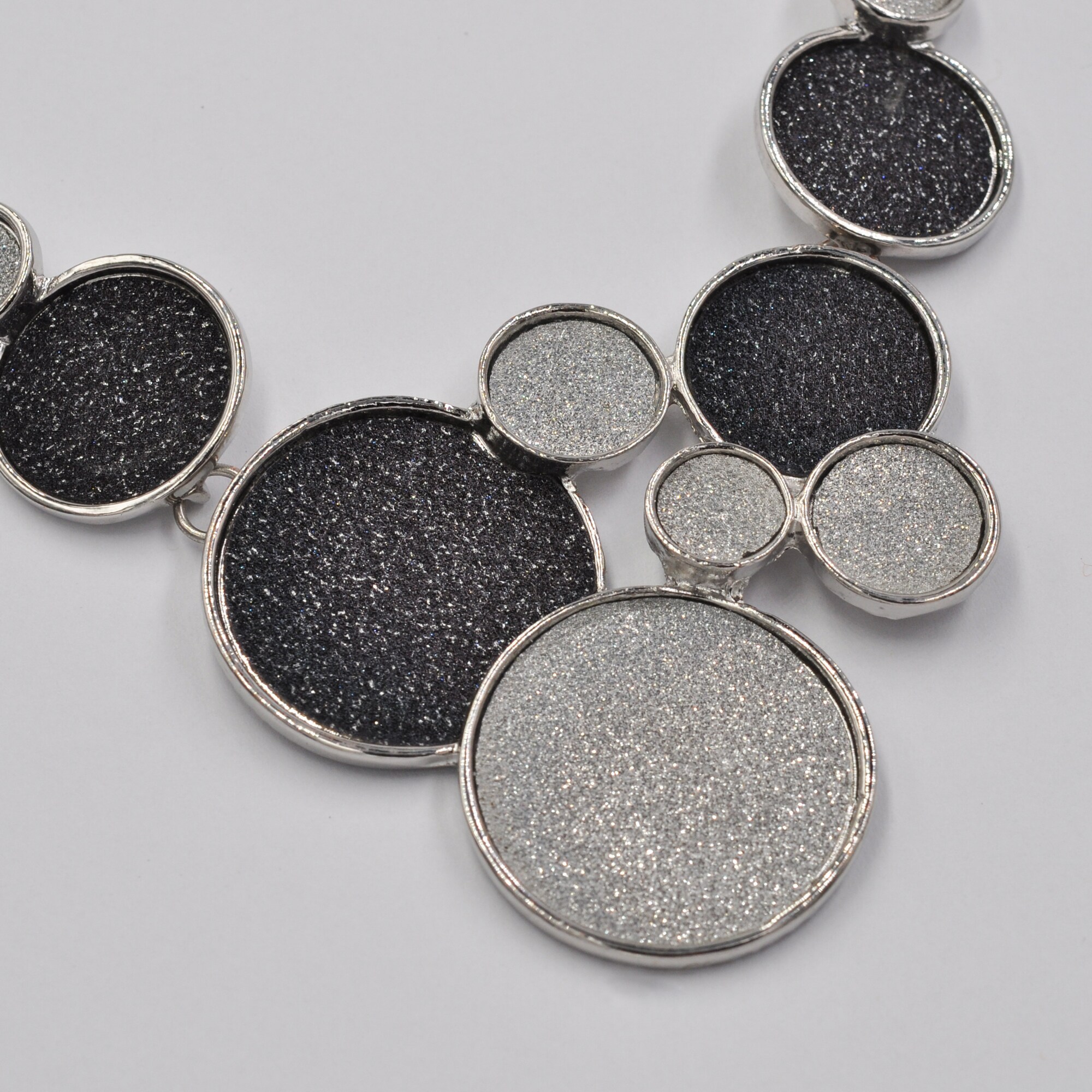 Steuer Modeschmuck Collierkette Metallcollier mit glitzernder Kreiszierde rhodiumf.