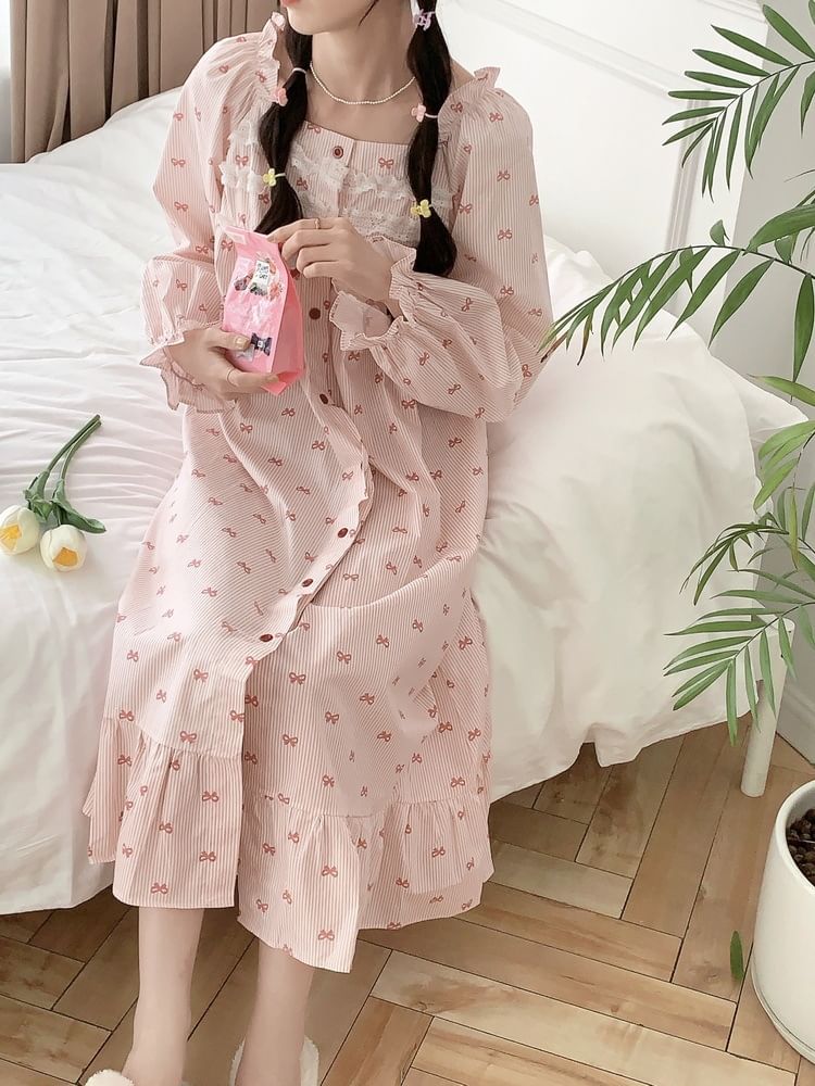 Tanee - Lange mouwen, vierkante hals, gestreepte strikprint, kanten pyjamablouse / rechte broek / pyjamajurk / set