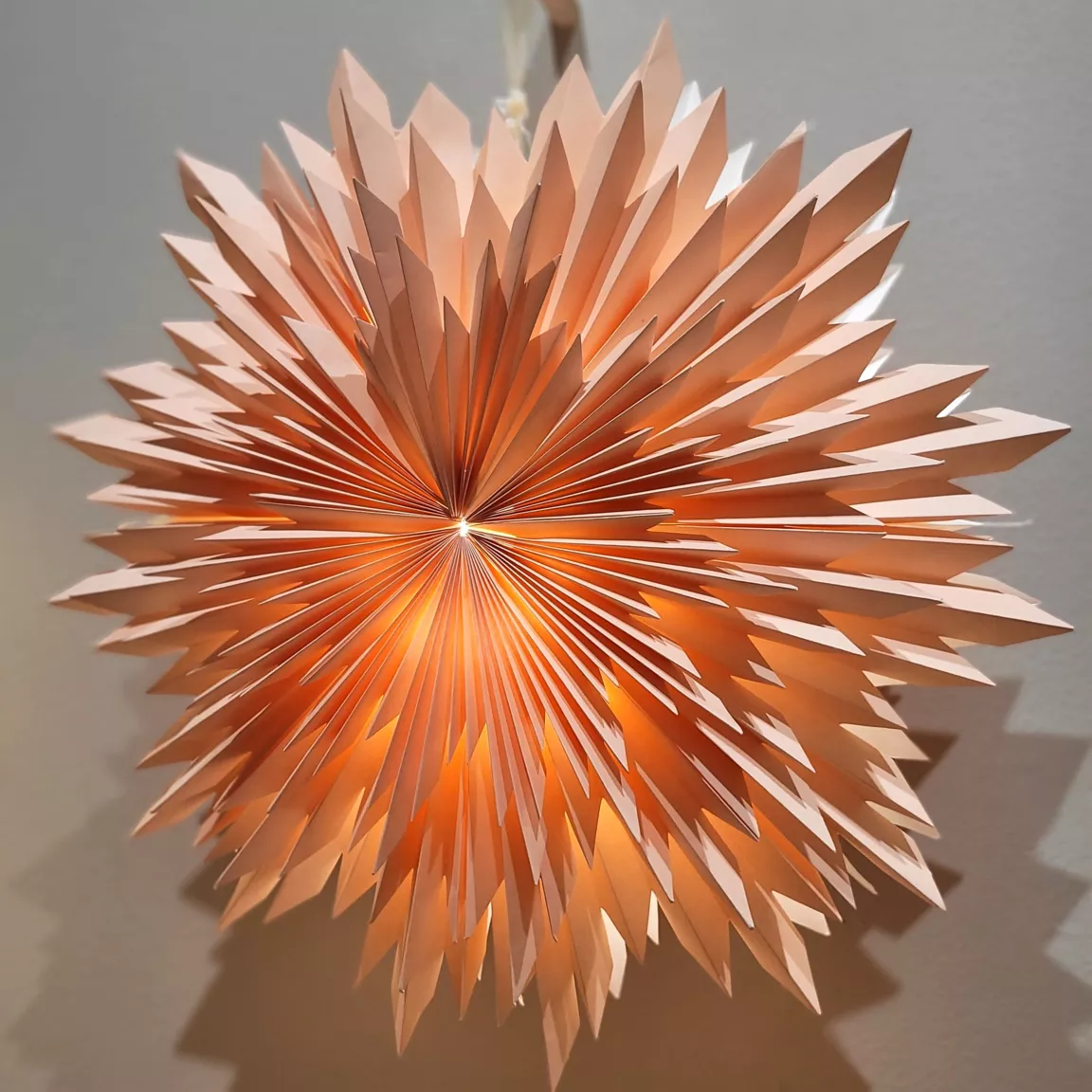 Suspension lumineuse papier Origami (D60 cm) Flocon Rose clair