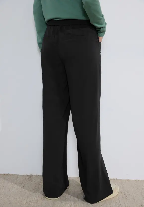 Travel Loose Fit Hose - Black
