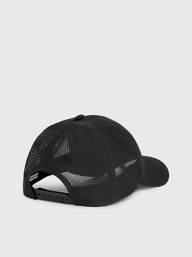 Boné de beisebol com logo em sarja