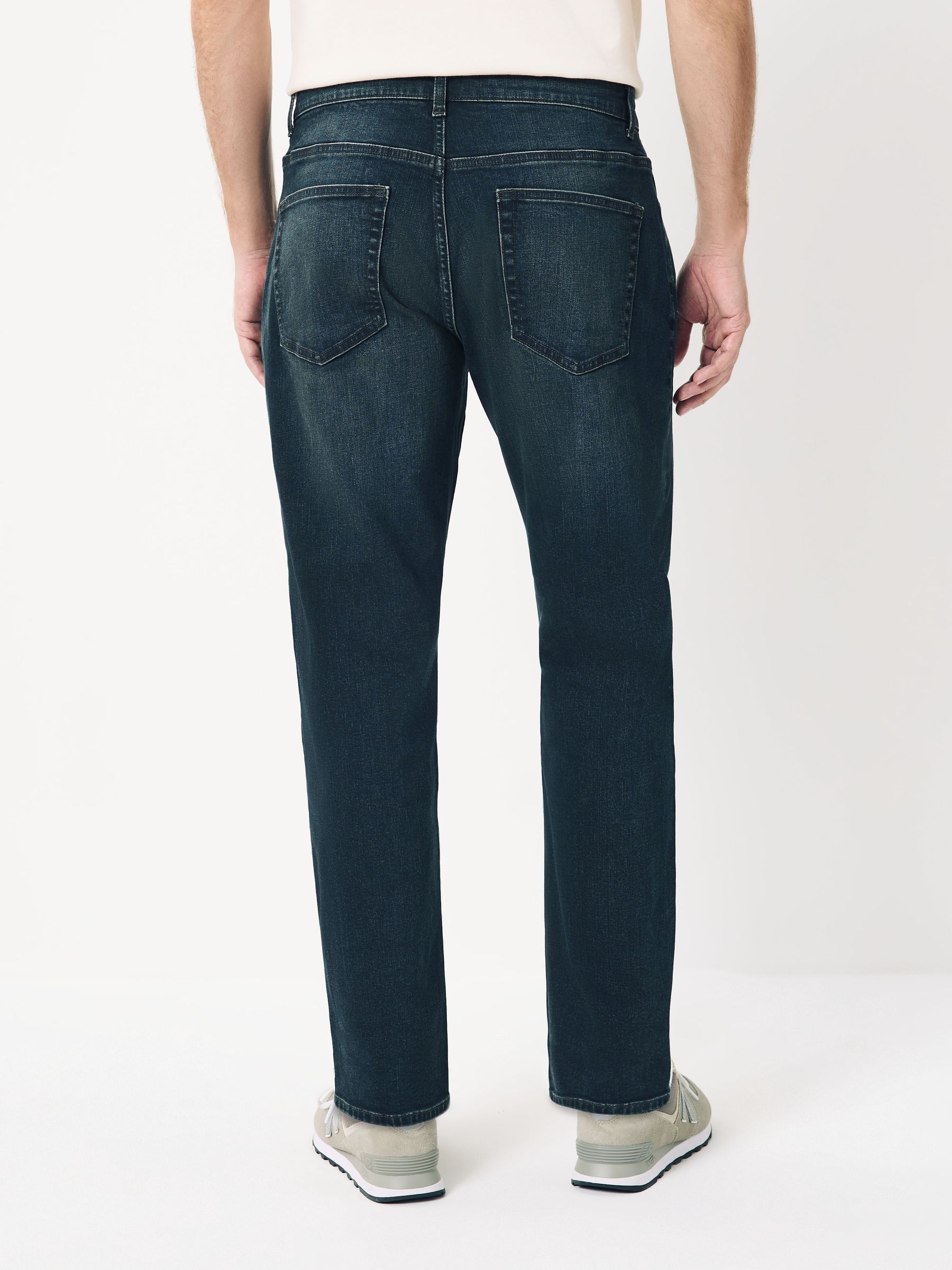 Donkerblauwe wassing - Klassieke stretchjeans met standaard taps toelopende pasvorm