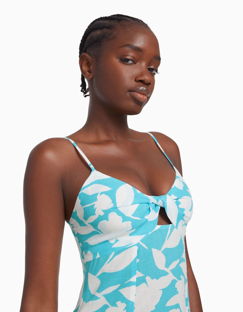 Vestido curto de linho misto com alças finas e detalhe de nó.