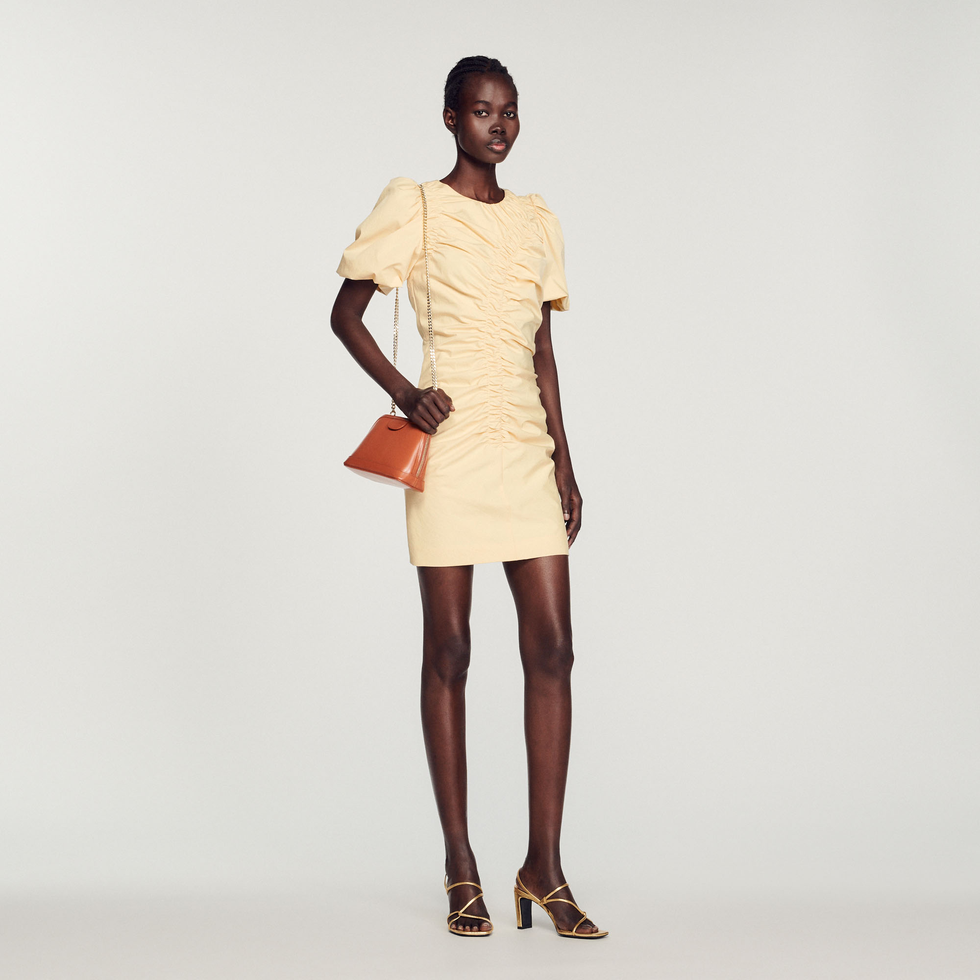 Robe courte froncee