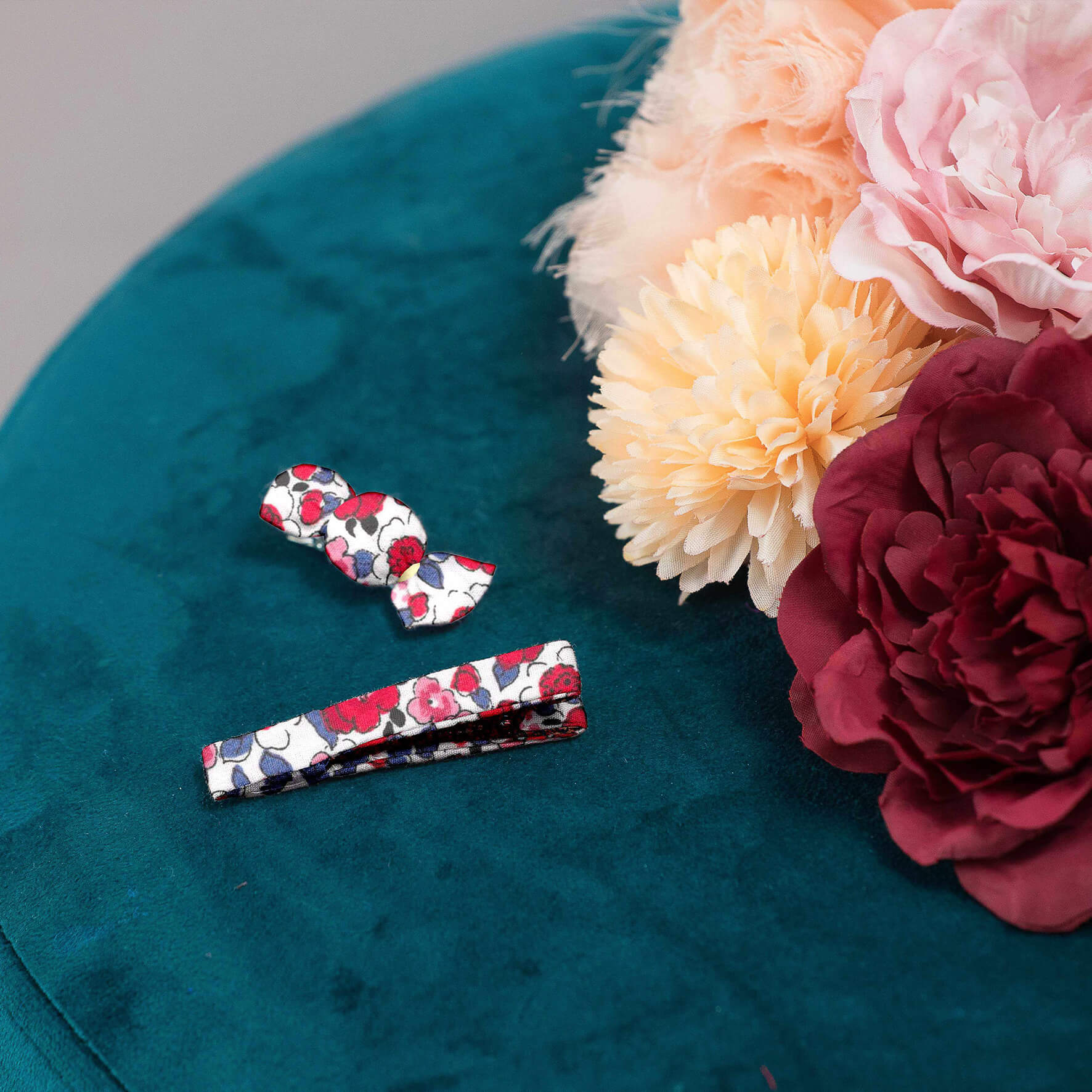Barrette Croco Tissu Rouge Corolle