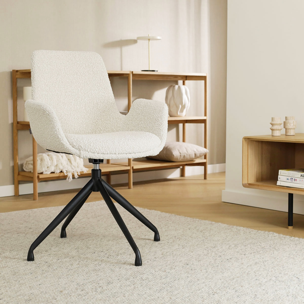 Eetkamerstoel Nola-Eef draaibaar bouclé beige - zwart