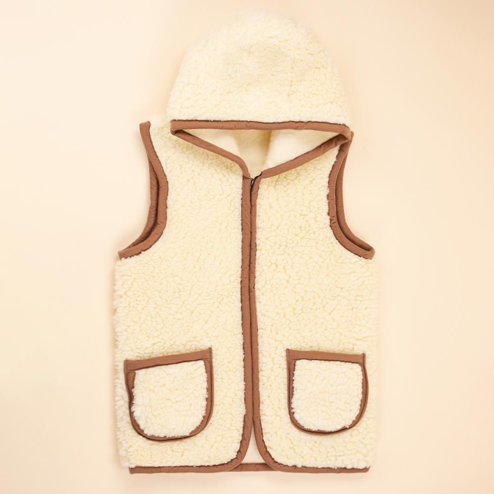 Moonrise dames wollen bodywarmer Hala beige met capuchon