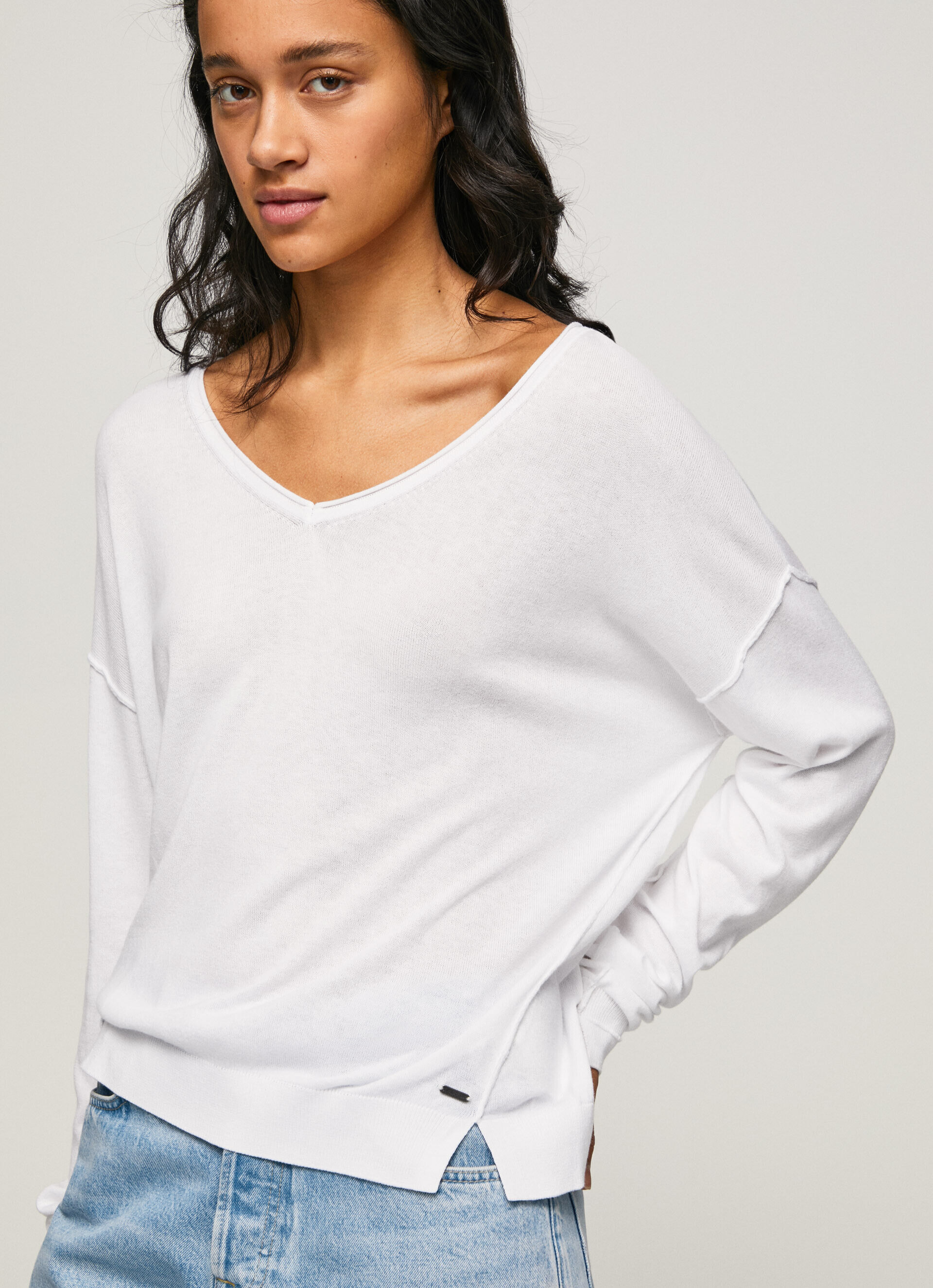 Camisa de malha com decote em V relaxado - branca