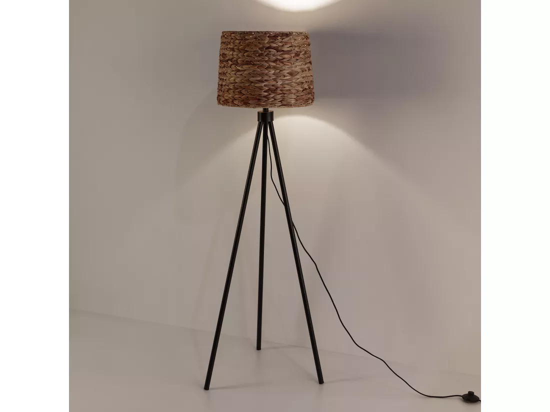 Lampadaire Kiomi en jonc de mer et métal, hauteur 144 cm