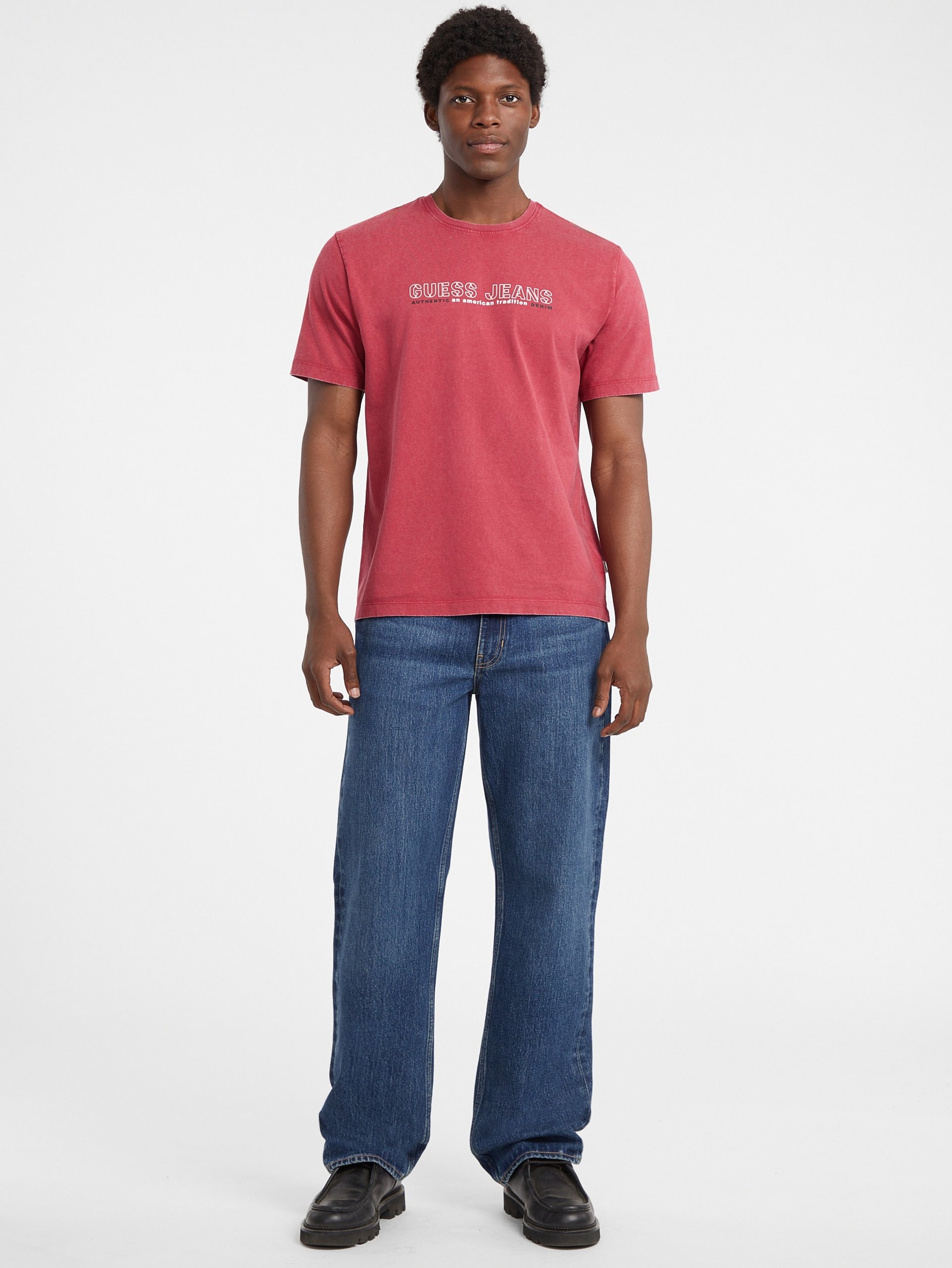 Camiseta com logo de contorno regular
