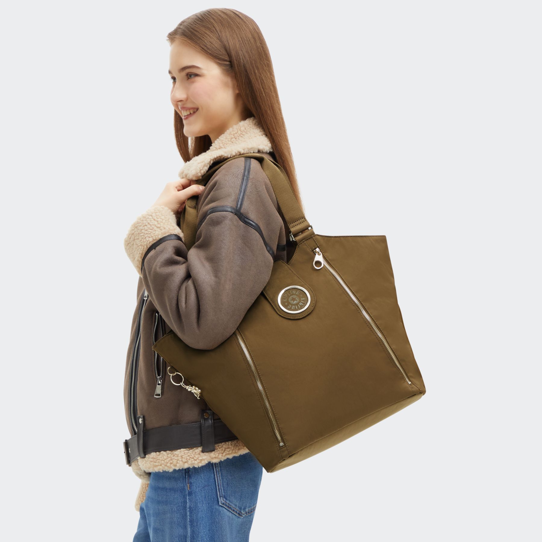 RECICELY Fourre-tout de taille moyenne avec fermeture zippée et magnétique - Dry Laurel Spice