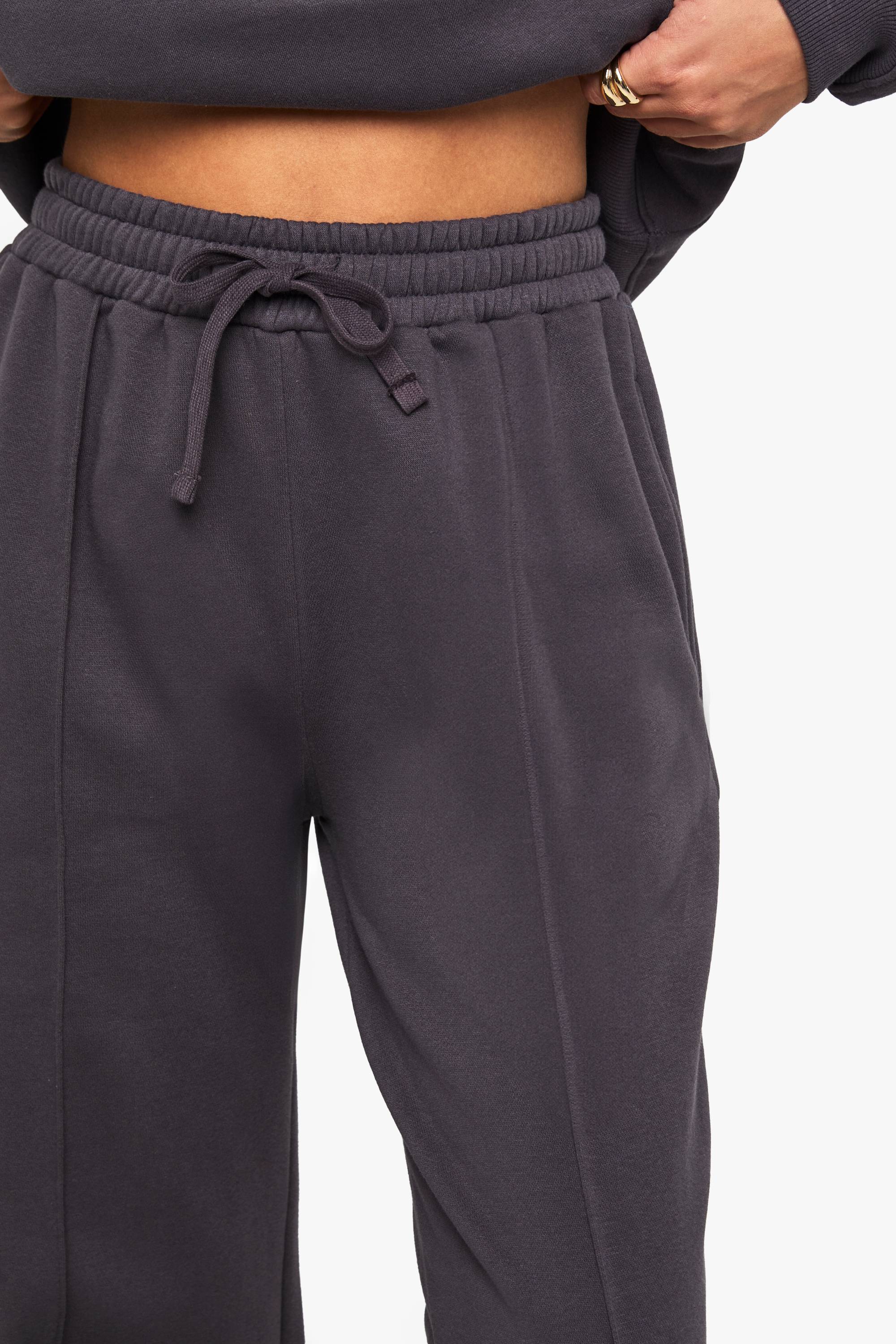 boohoo Jogger à jambes larges avec détails plissés et ceinture profonde