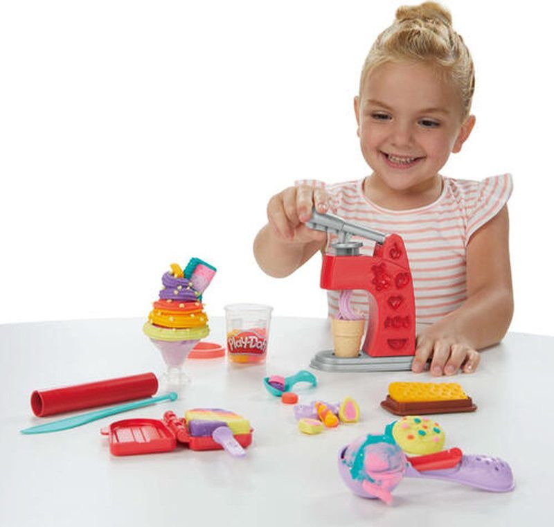 Play-Doh - Betoverende IJsmachine - Speelset - Inclusief Verschillende Kleuren Klei