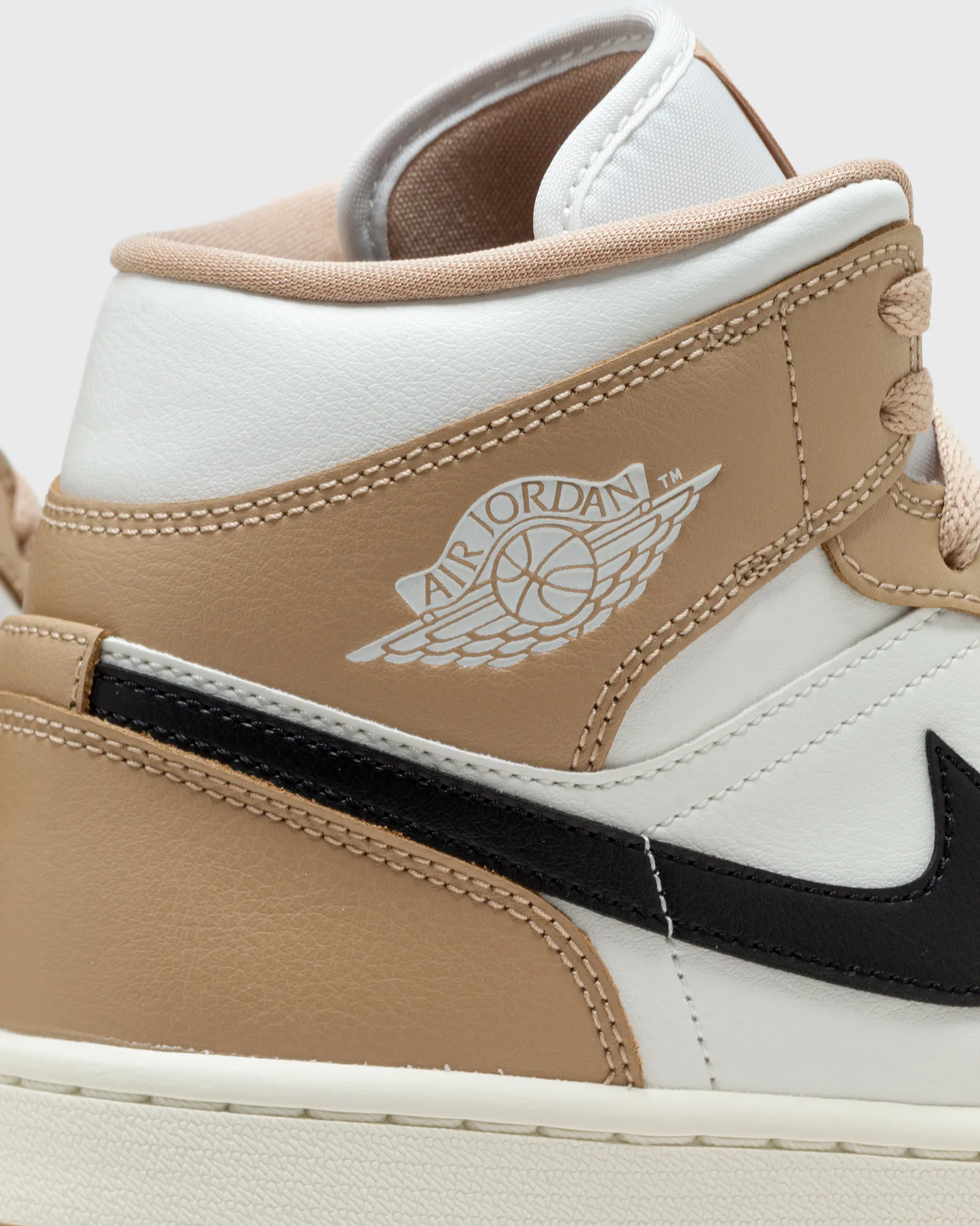 Jordan Wmns Air Jordan 1 Mid