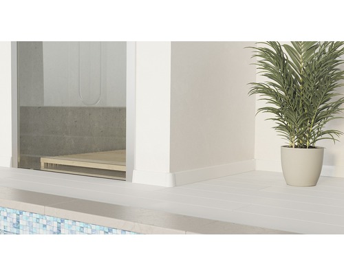 PVC plint K0210L wit met 2 afdichtlippen 17 x 59 x 2400 mm